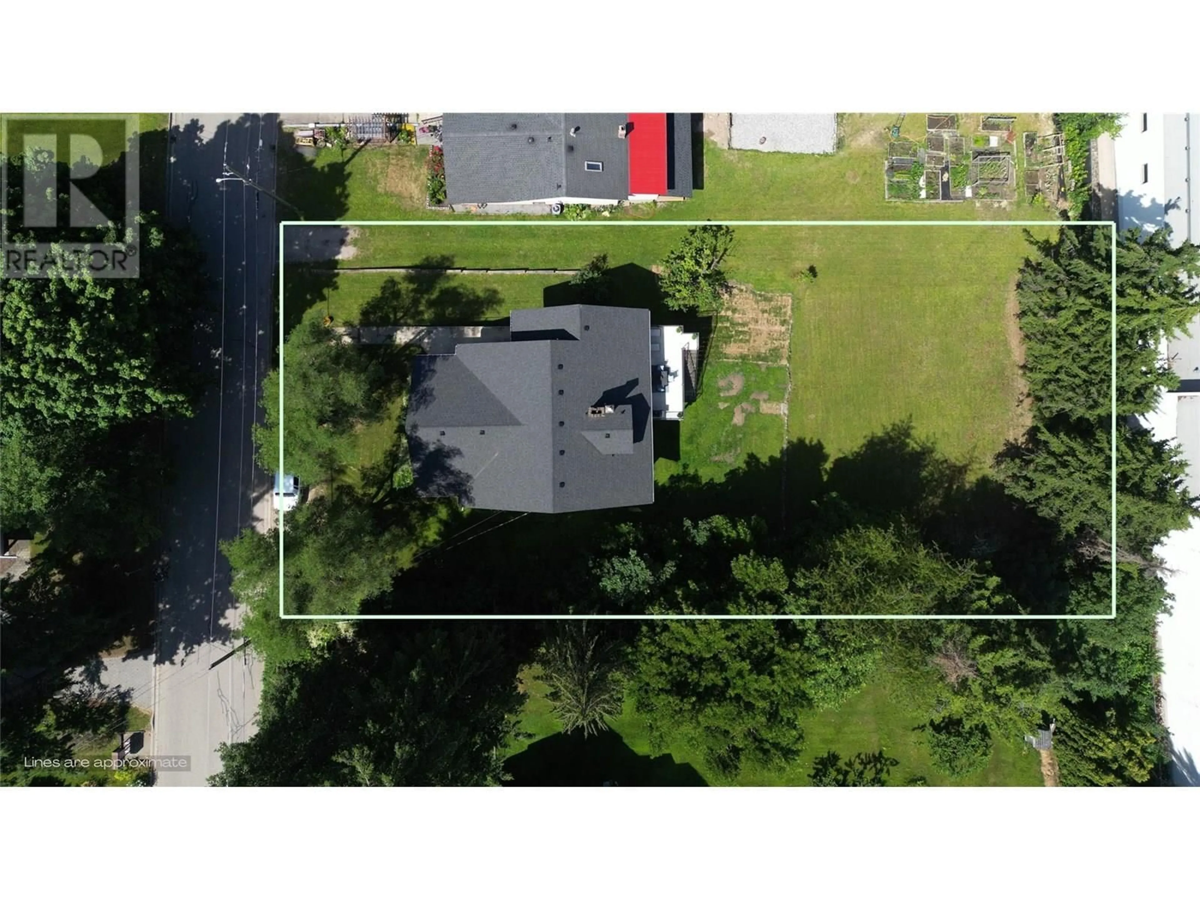 A pic from outside/outdoor area/front of a property/back of a property/a pic from drone, street for 671 2 AVENUE NORTHEAST, Salmon Arm British Columbia V1E1H2