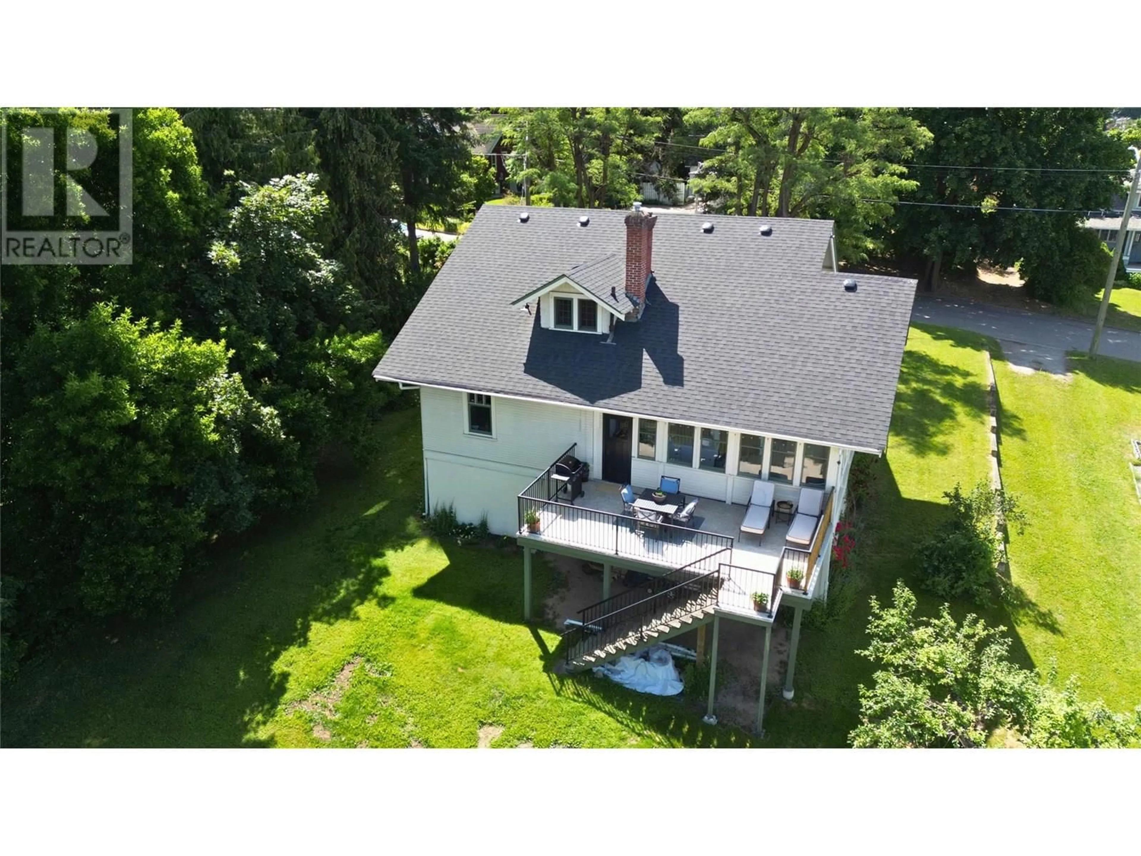 A pic from outside/outdoor area/front of a property/back of a property/a pic from drone, water/lake/river/ocean view for 671 2 AVENUE NORTHEAST, Salmon Arm British Columbia V1E1H2