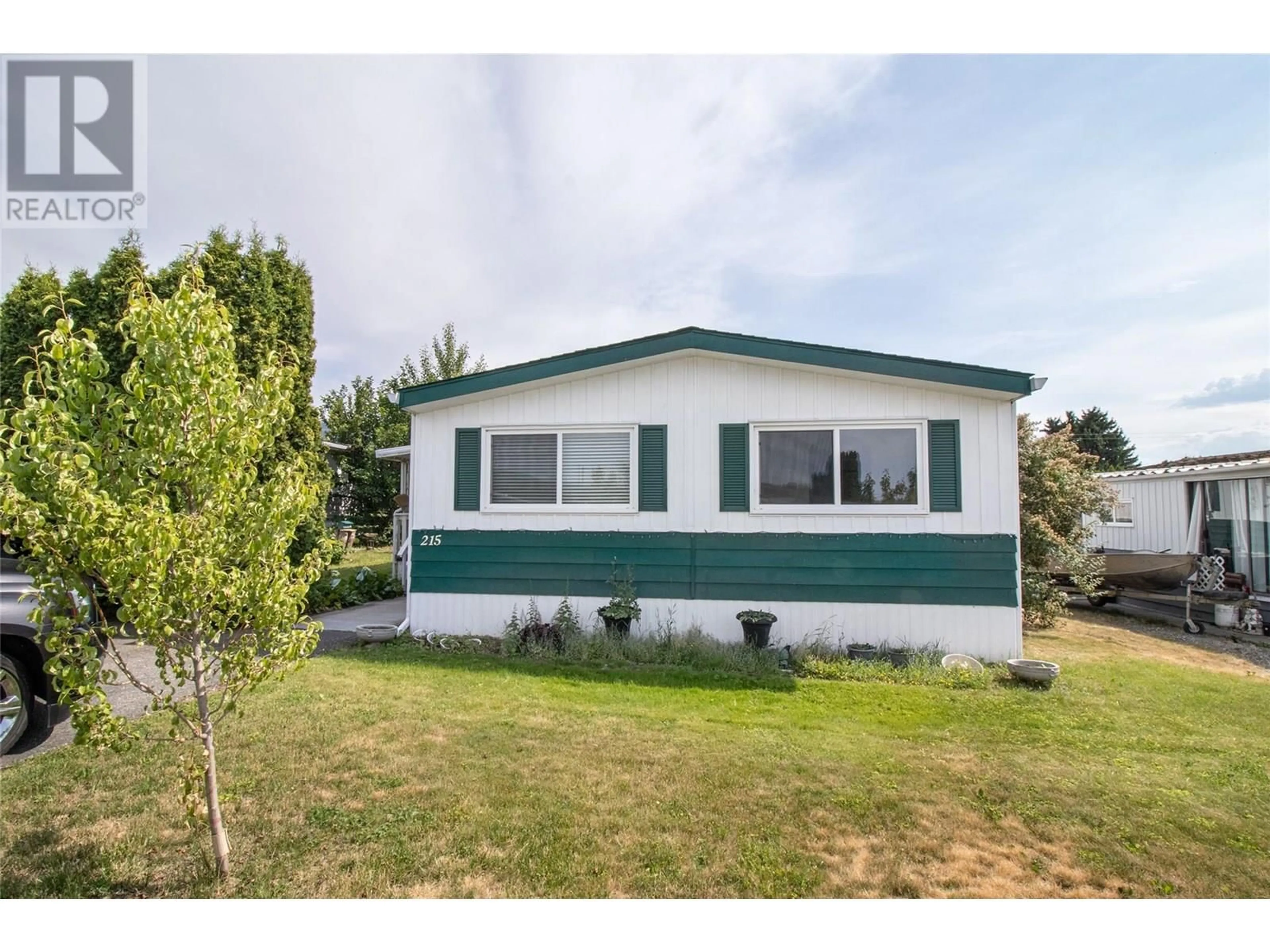 Home with vinyl exterior material, water/lake/river/ocean view for 215 - 3591 OLD VERNON ROAD, Kelowna British Columbia V1X6P4