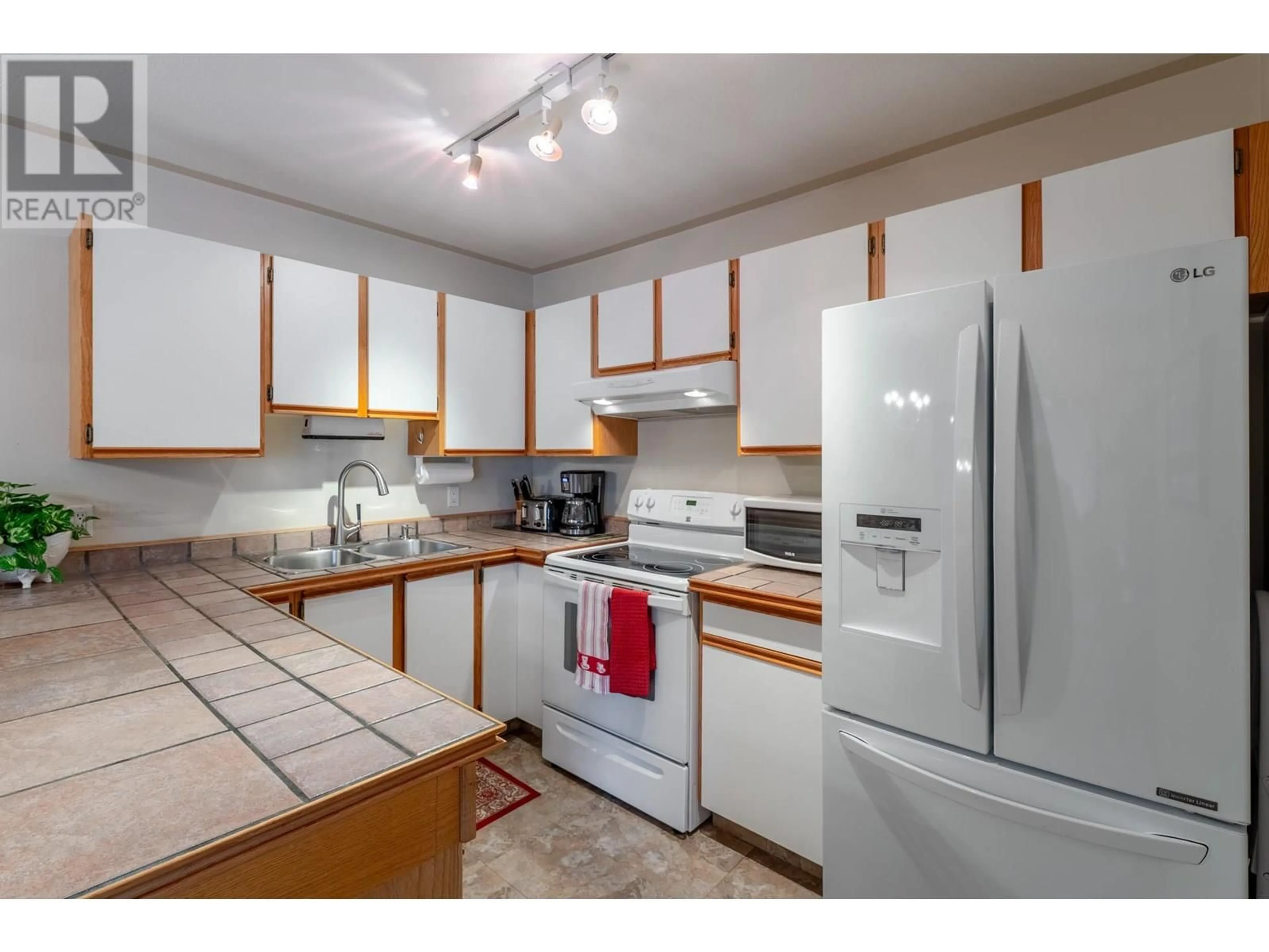 Standard kitchen, unknown for 9 - 14004 NORTH VICTORIA ROAD, Summerland British Columbia V0H1Z5