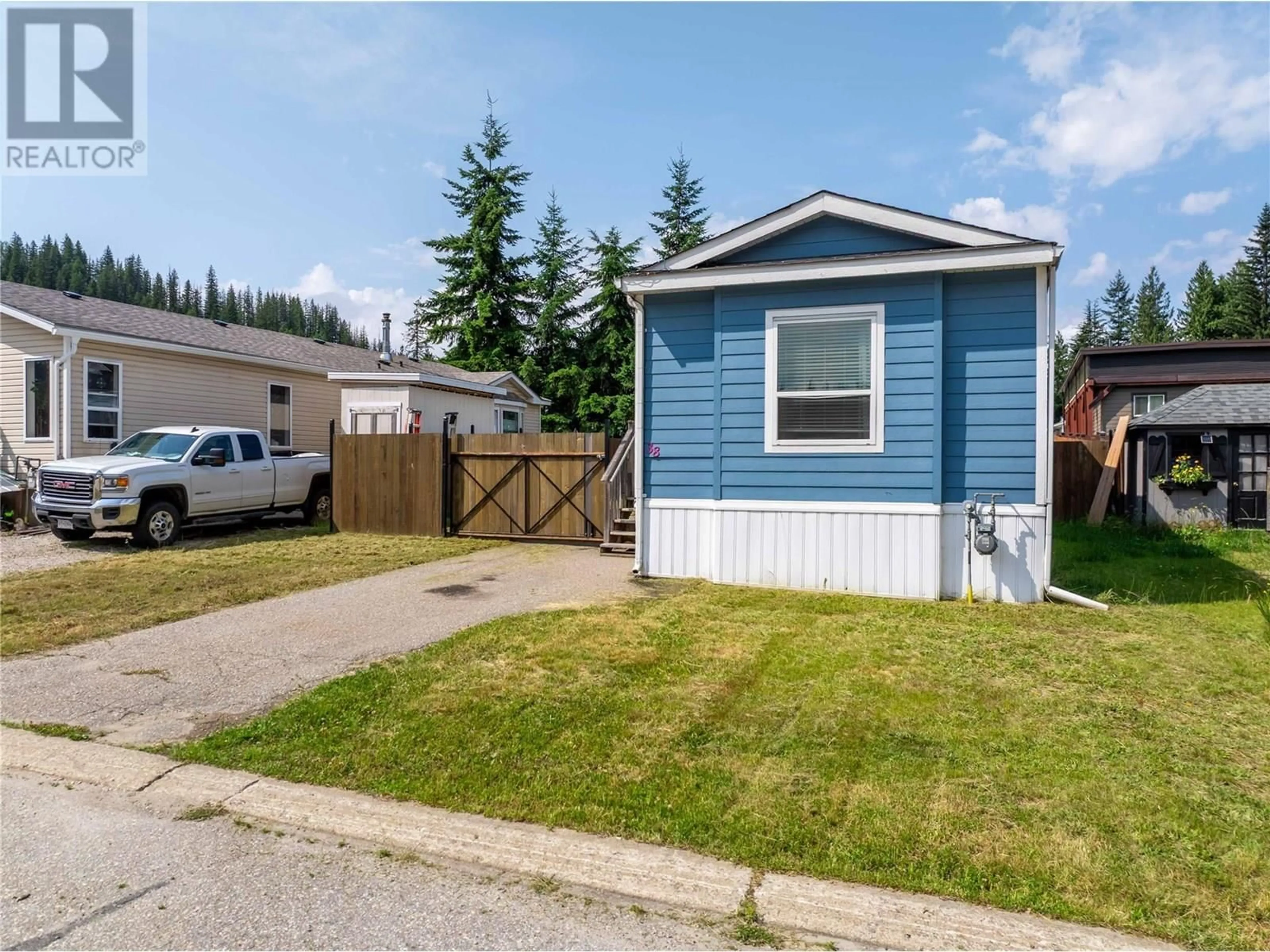 Home with vinyl exterior material, street for 38 JOHNSON WAY, Revelstoke British Columbia V0E2S1