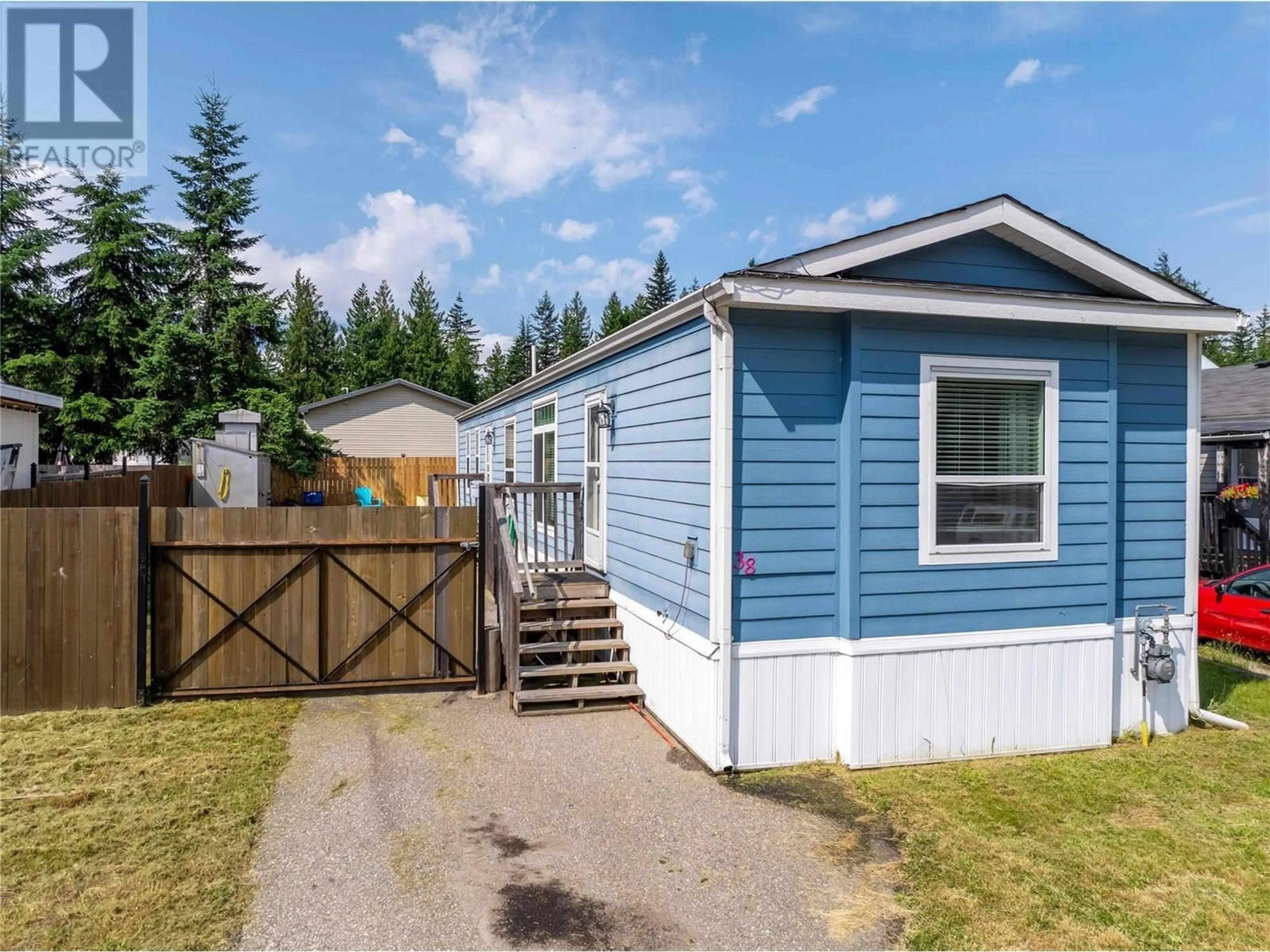 Home with vinyl exterior material, street for 38 JOHNSON WAY, Revelstoke British Columbia V0E2S1