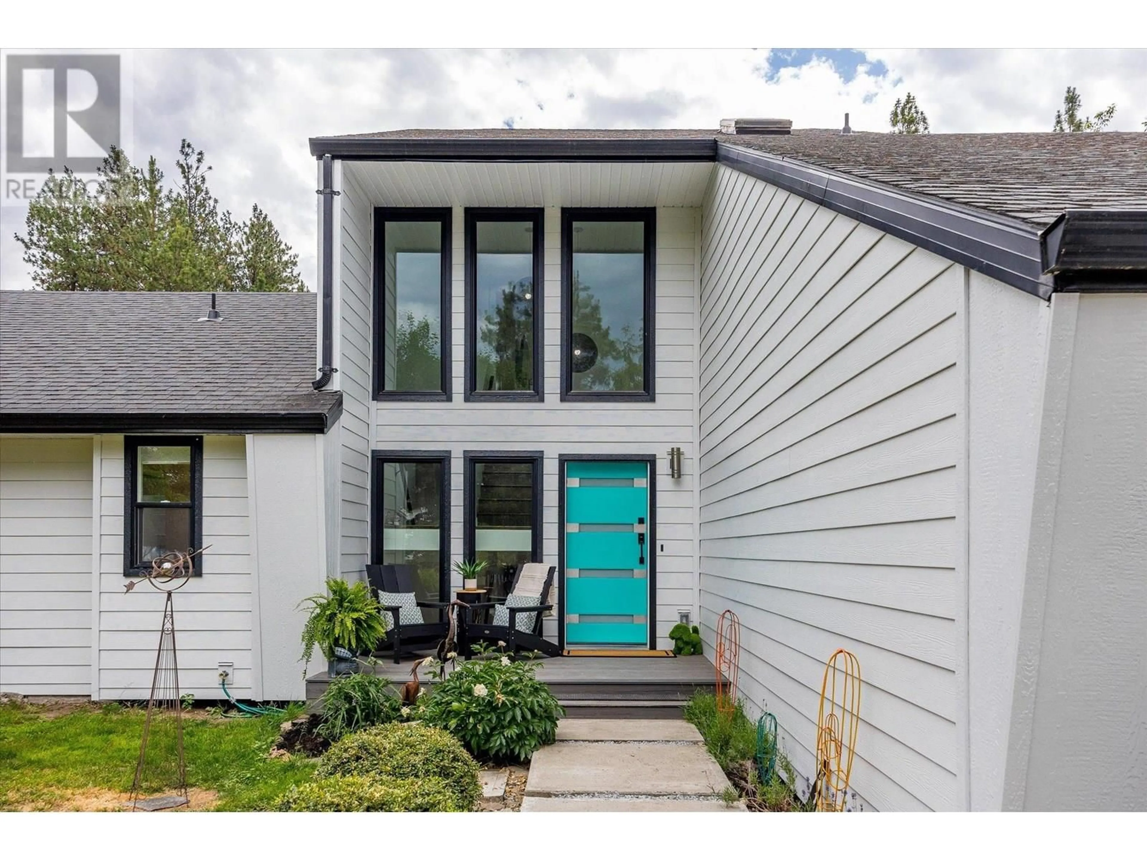 Home with vinyl exterior material, street for 1287 MISSION RIDGE ROAD, Kelowna British Columbia V1W3B2