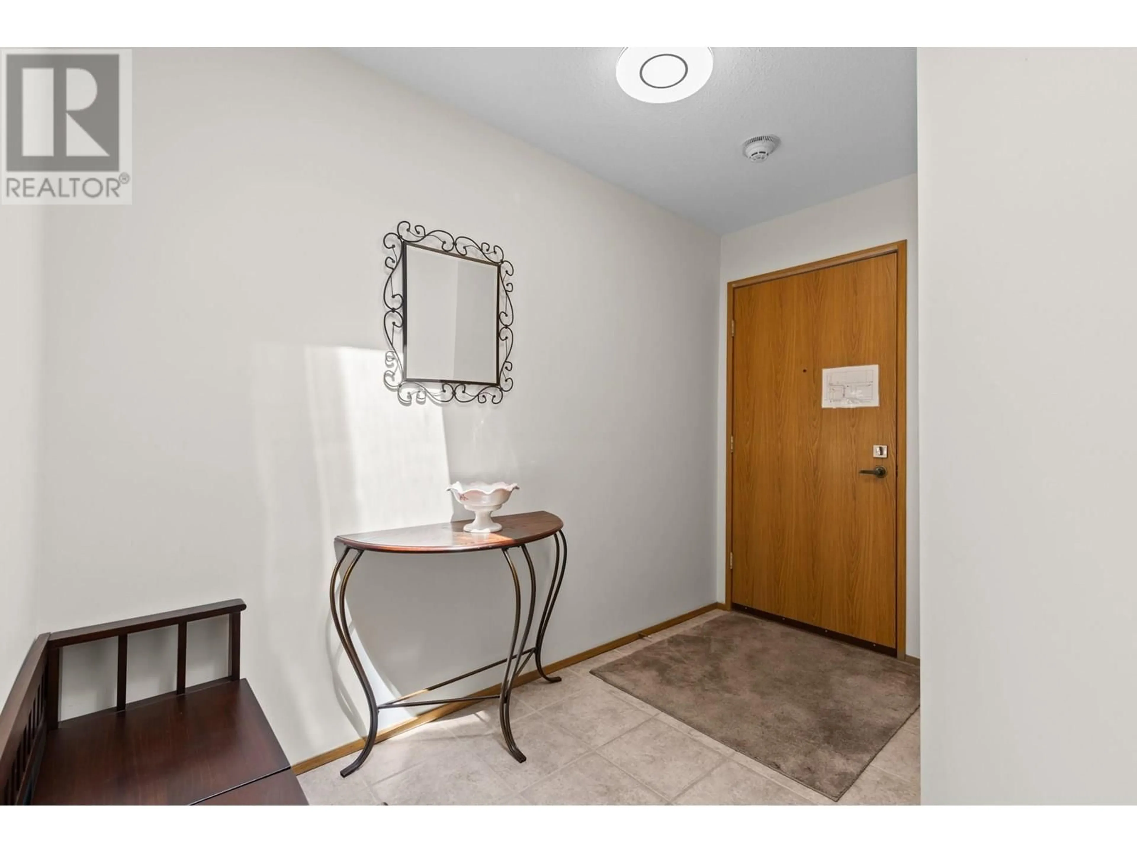 Indoor entryway for 309 - 2110 HOY STREET, Kelowna British Columbia V1Y8S8