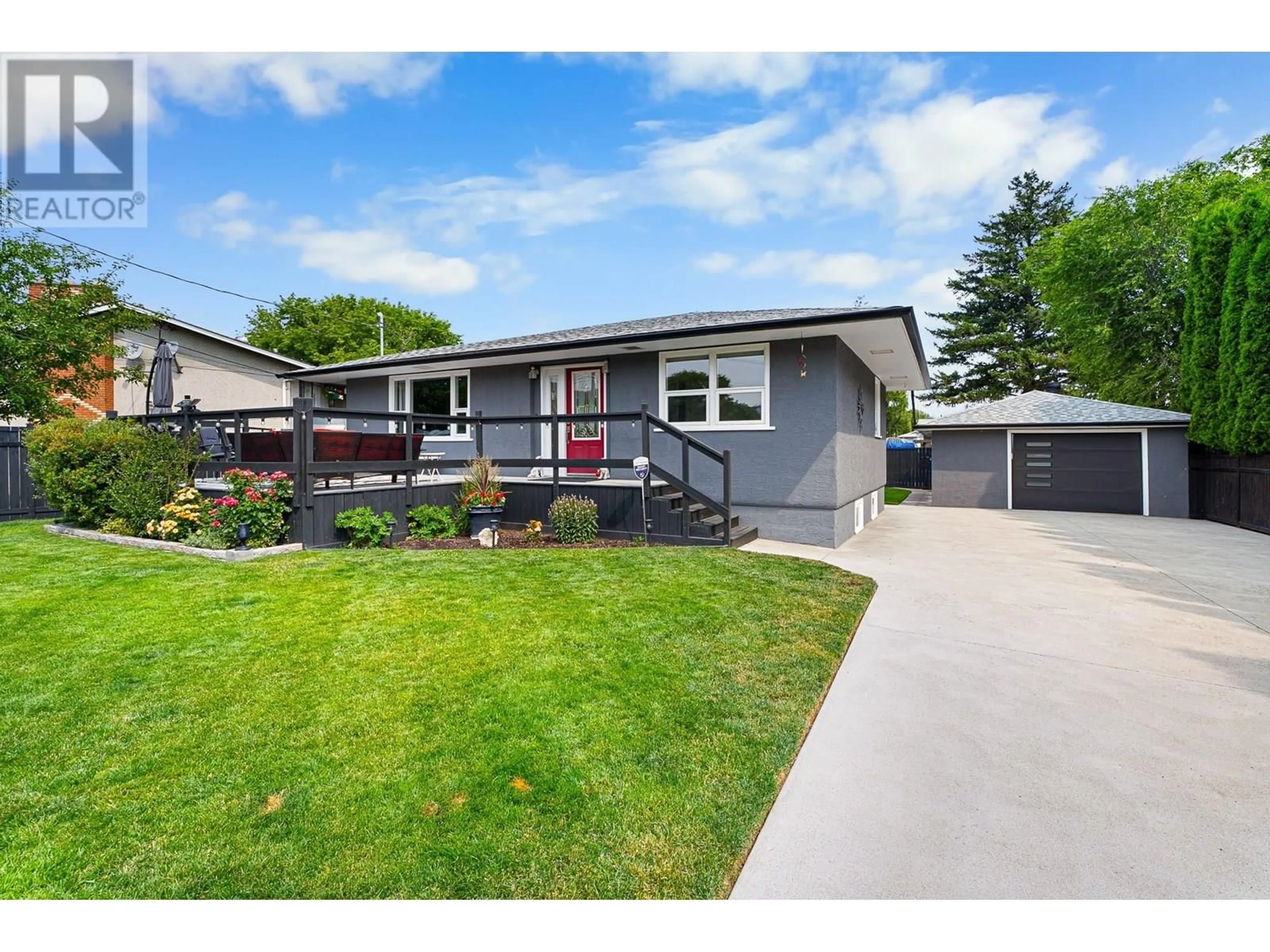 Home with vinyl exterior material, street for 219 CYPRESS AVENUE, Kamloops British Columbia V2B1H5