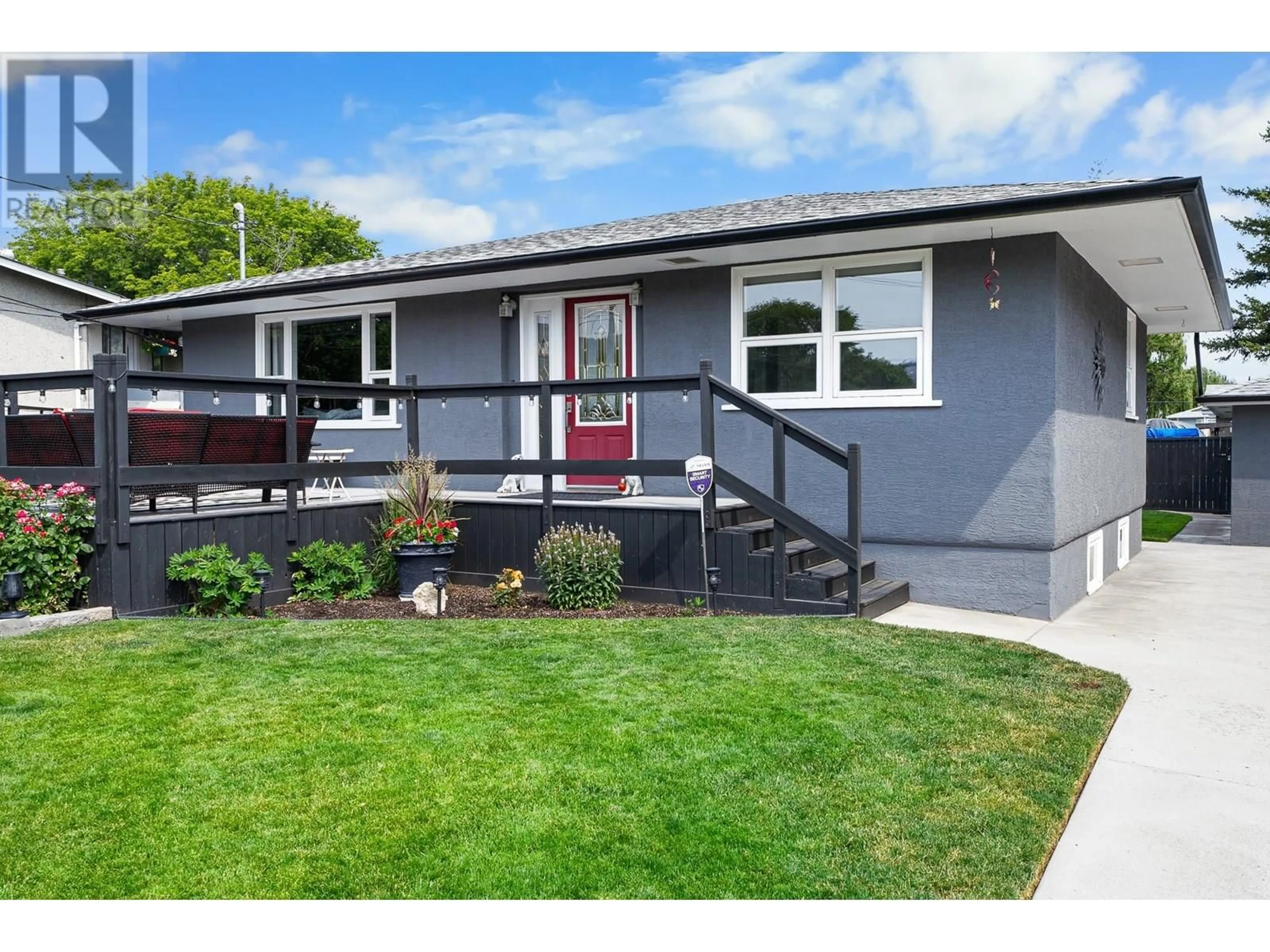Home with vinyl exterior material, street for 219 CYPRESS AVENUE, Kamloops British Columbia V2B1H5