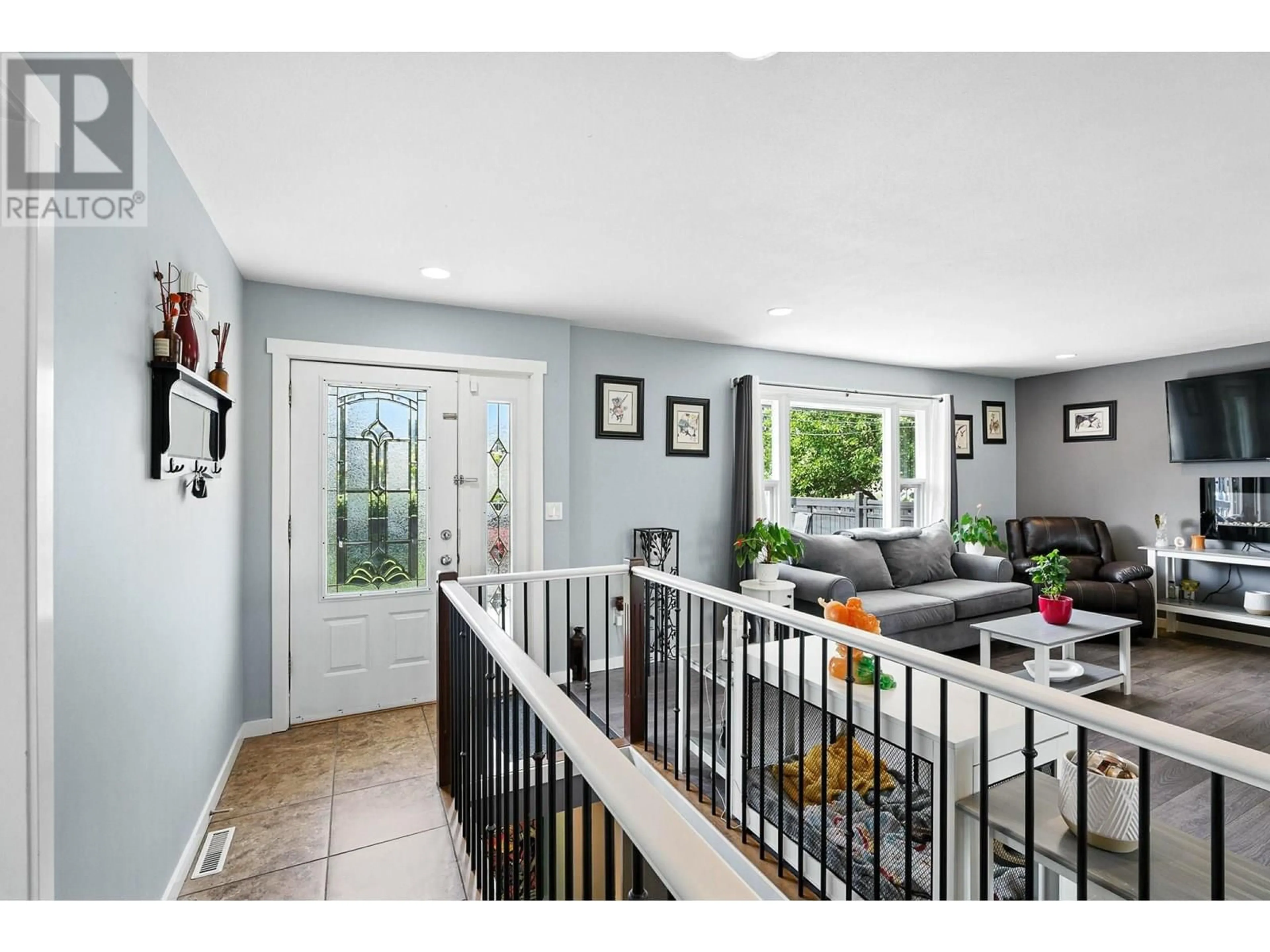Indoor entryway for 219 CYPRESS AVENUE, Kamloops British Columbia V2B1H5