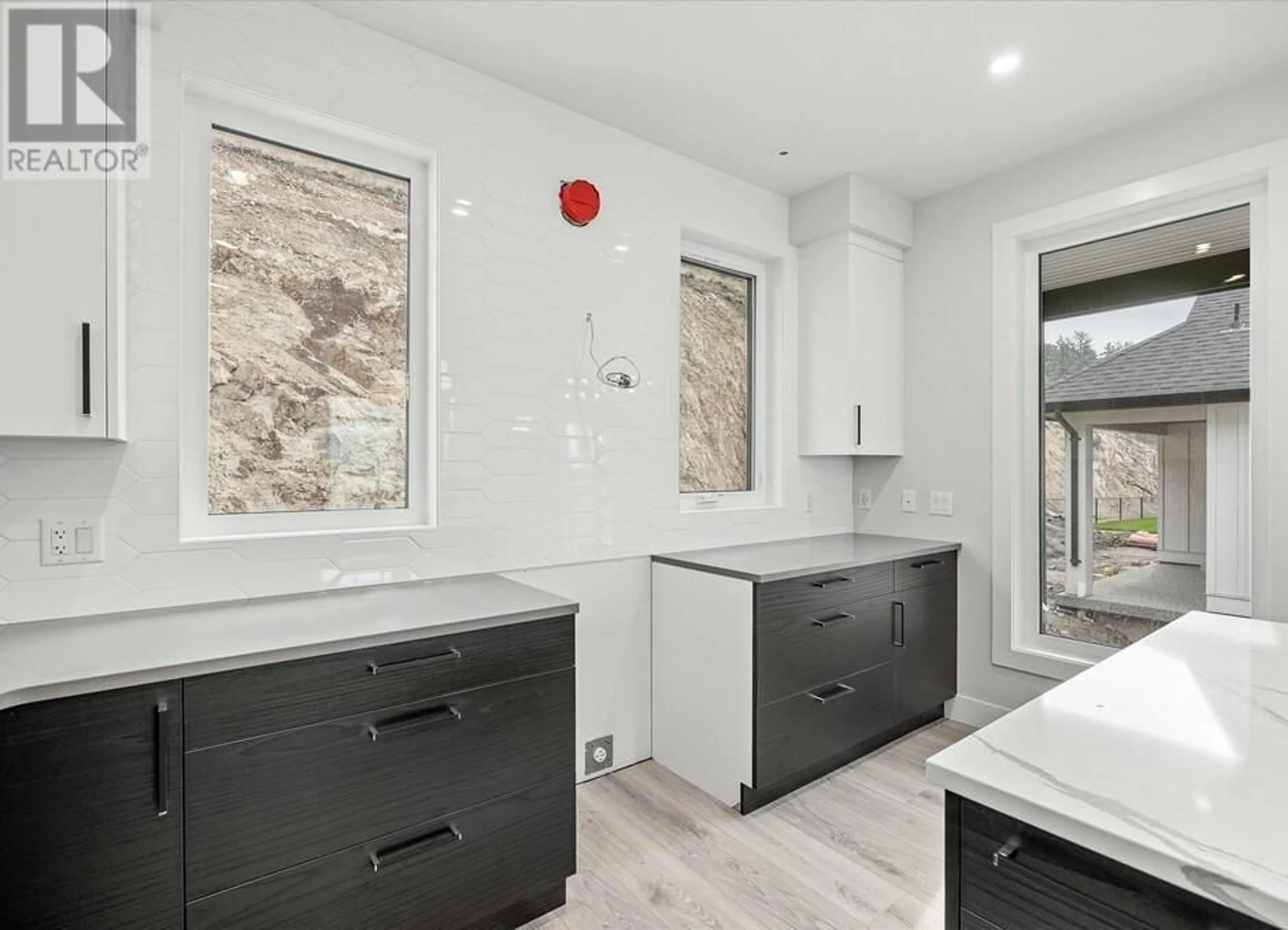 Unknown for 1221 LONE PINE DRIVE, Kelowna British Columbia V1P0A5