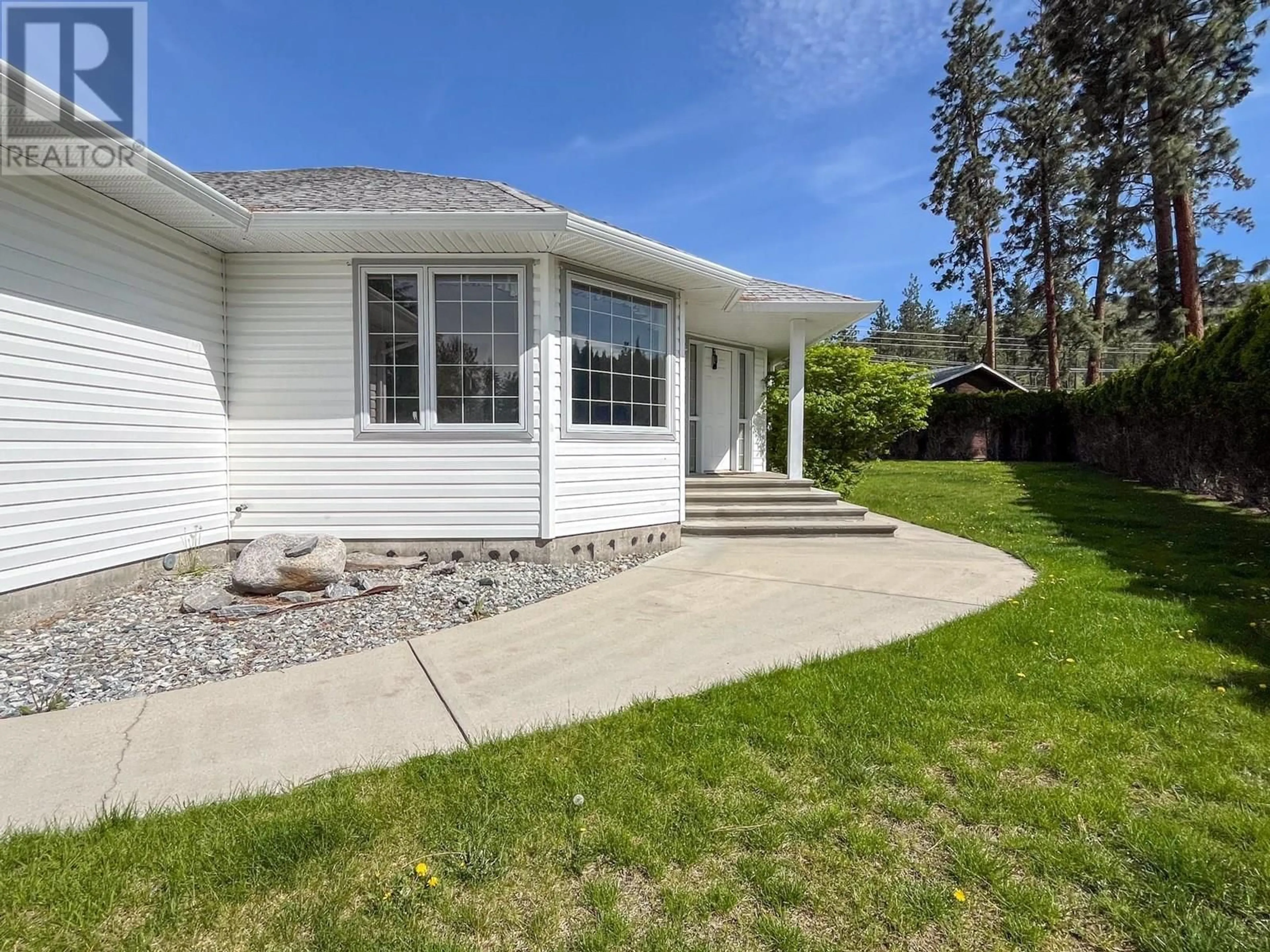 Home with vinyl exterior material, unknown for 501 STANLEY CRESCENT, Kelowna British Columbia V1W4L8
