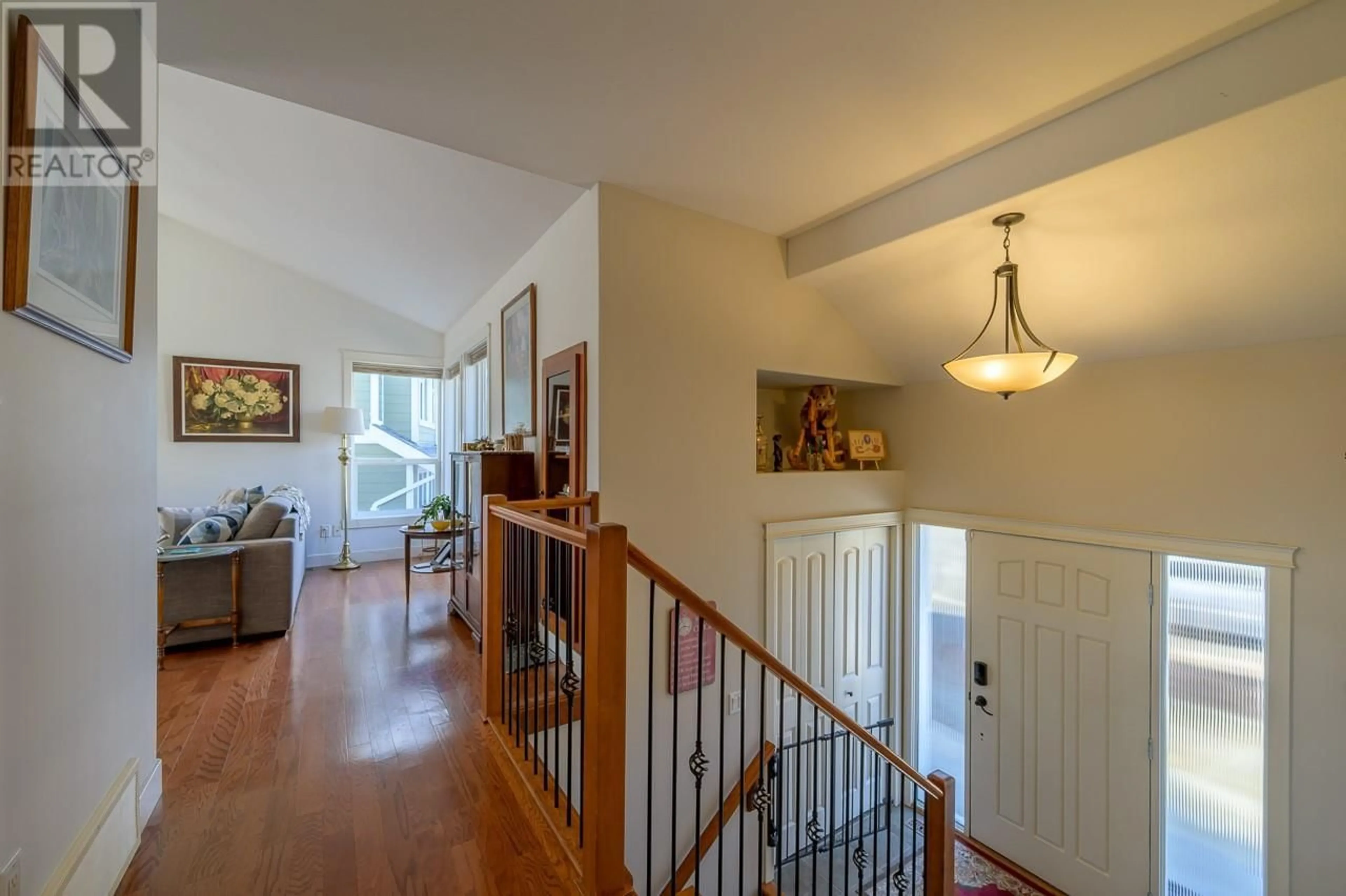 Indoor foyer for 2150 CANTLE PLACE, Kamloops British Columbia V2B0A7