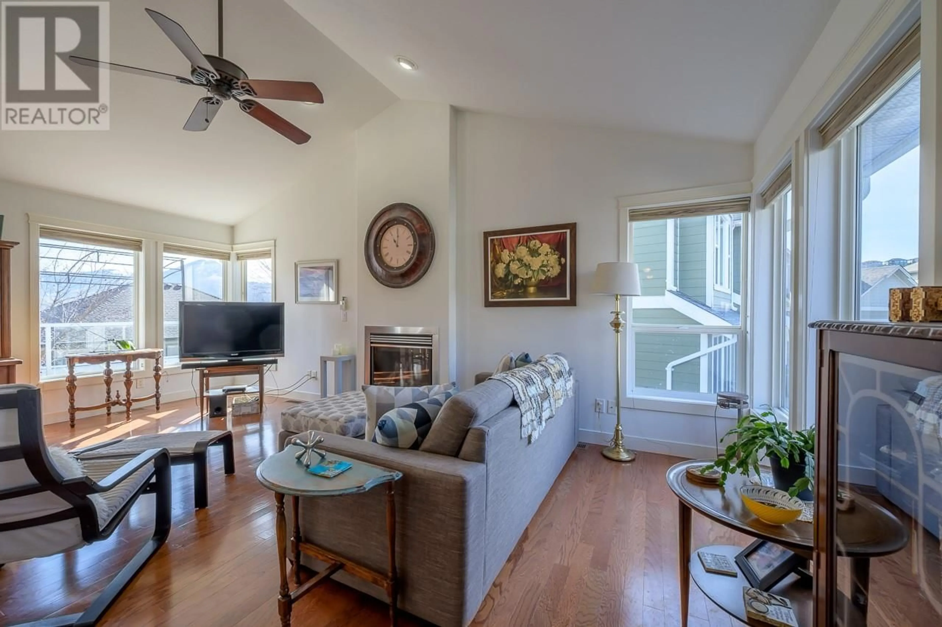 Living room with furniture, unknown for 2150 CANTLE PLACE, Kamloops British Columbia V2B0A7