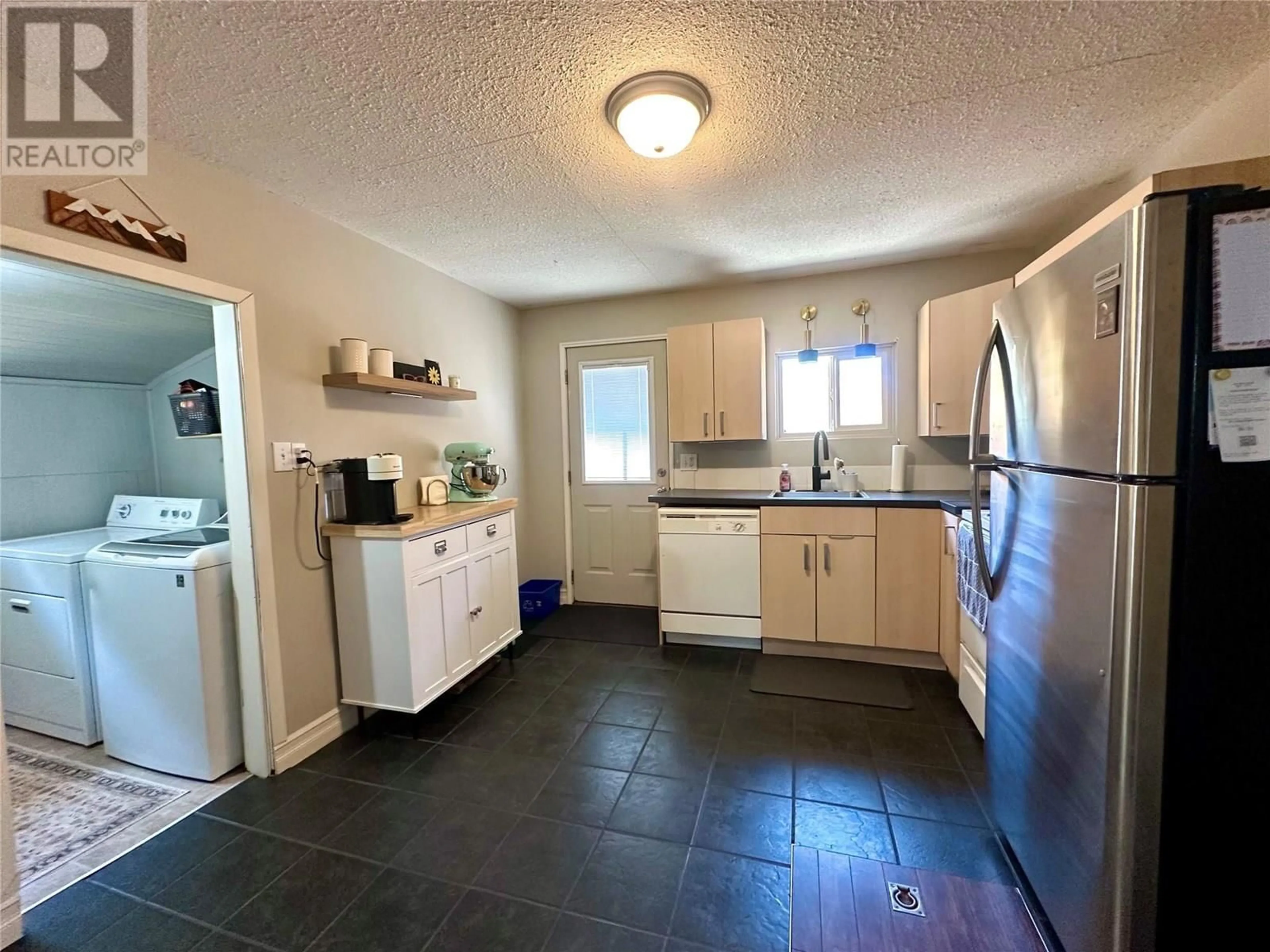 Standard kitchen, ceramic/tile floor for 2006 DANIEL STREET, Trail British Columbia V1R4G9