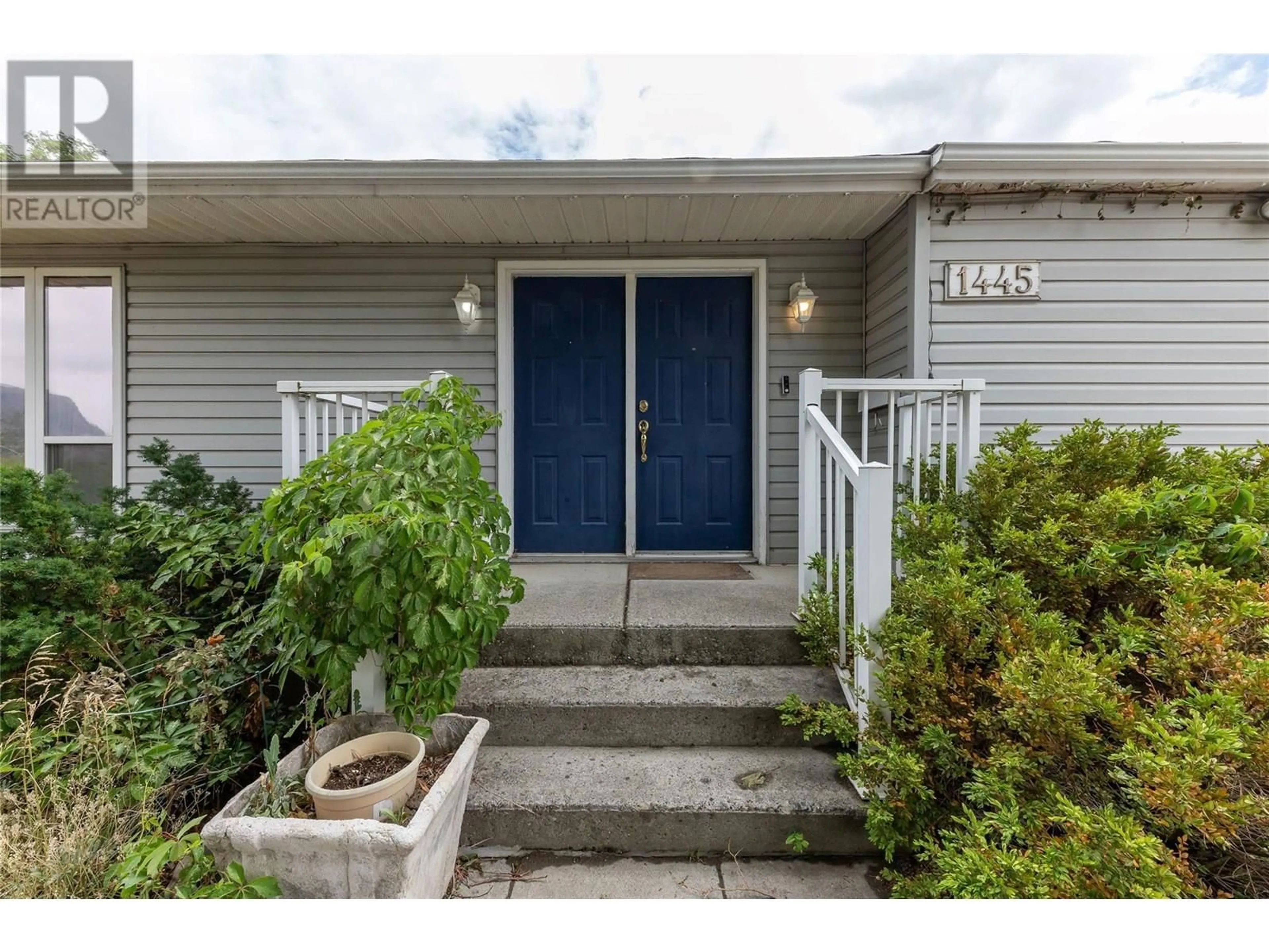 Indoor entryway for 1445 PINE CRESCENT, Kamloops British Columbia V2C2Z2