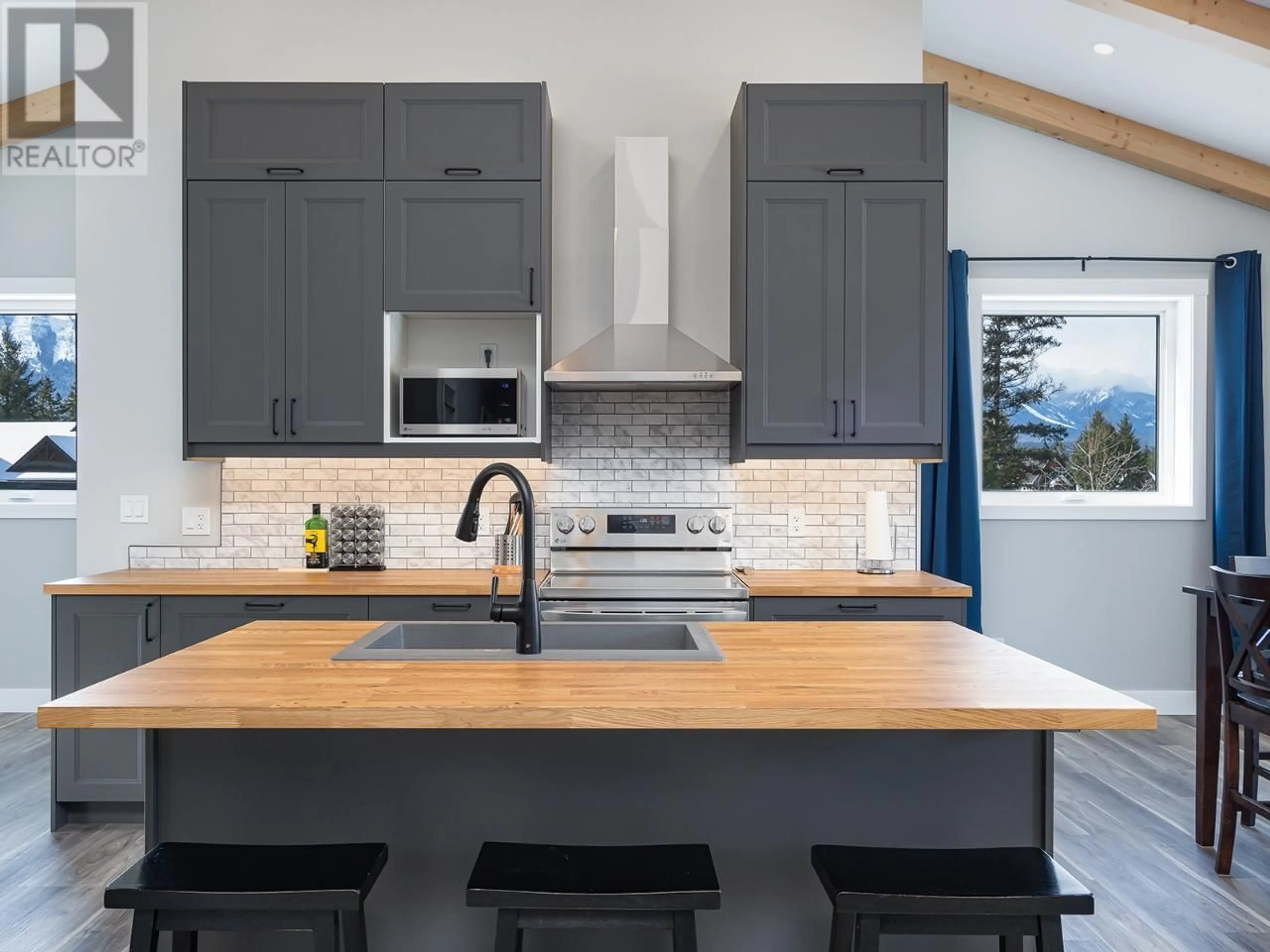 Contemporary kitchen, unknown for 5 - 1360 PINE DRIVE, Golden British Columbia V0A1H1