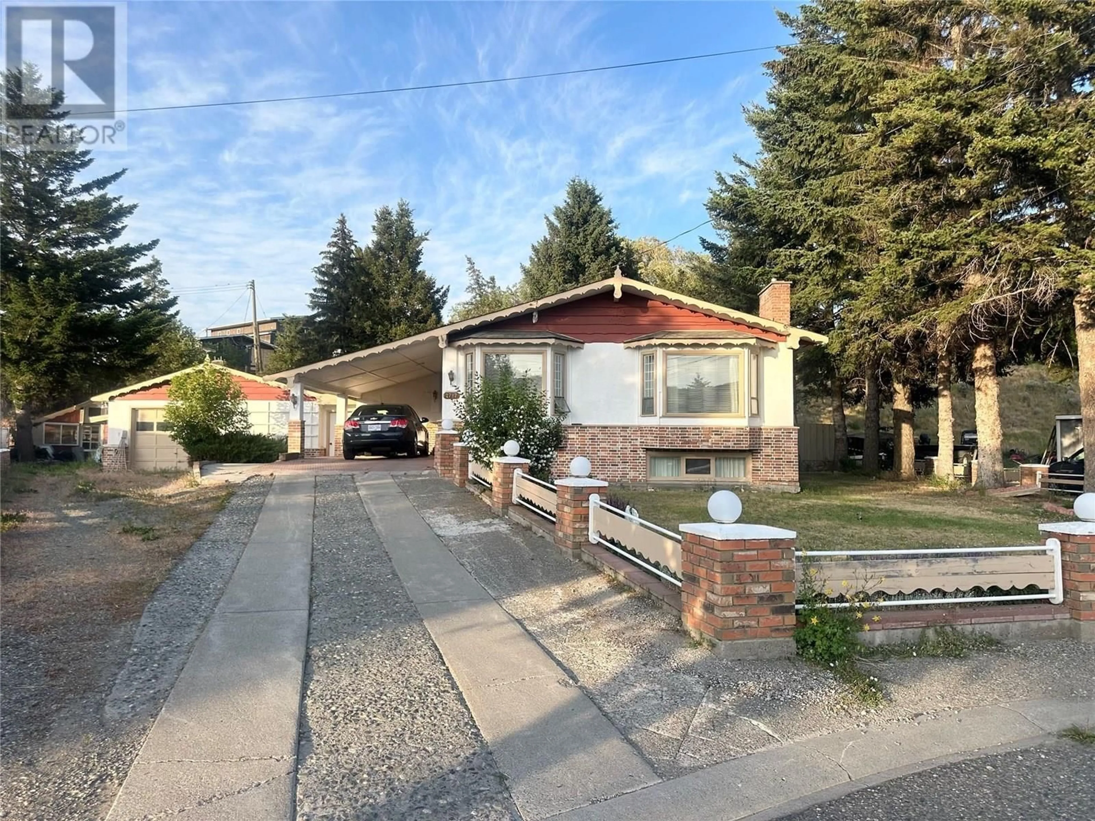 A pic from outside/outdoor area/front of a property/back of a property/a pic from drone, street for 2787 GRANITE PLACE, Merritt British Columbia V1K1E3