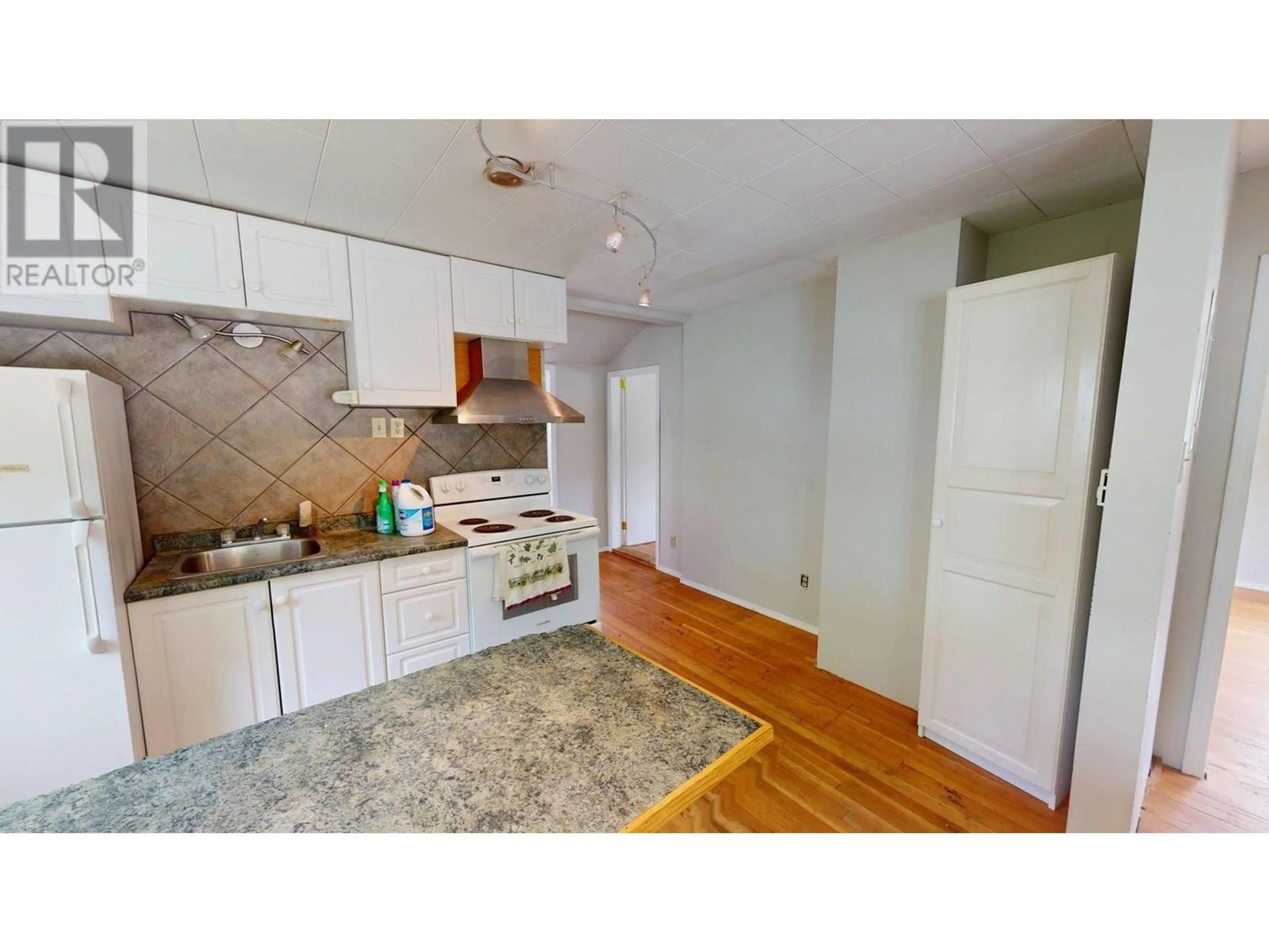 Standard kitchen, unknown for 2217 SEVENTH AVENUE, Trail British Columbia V1R3C9