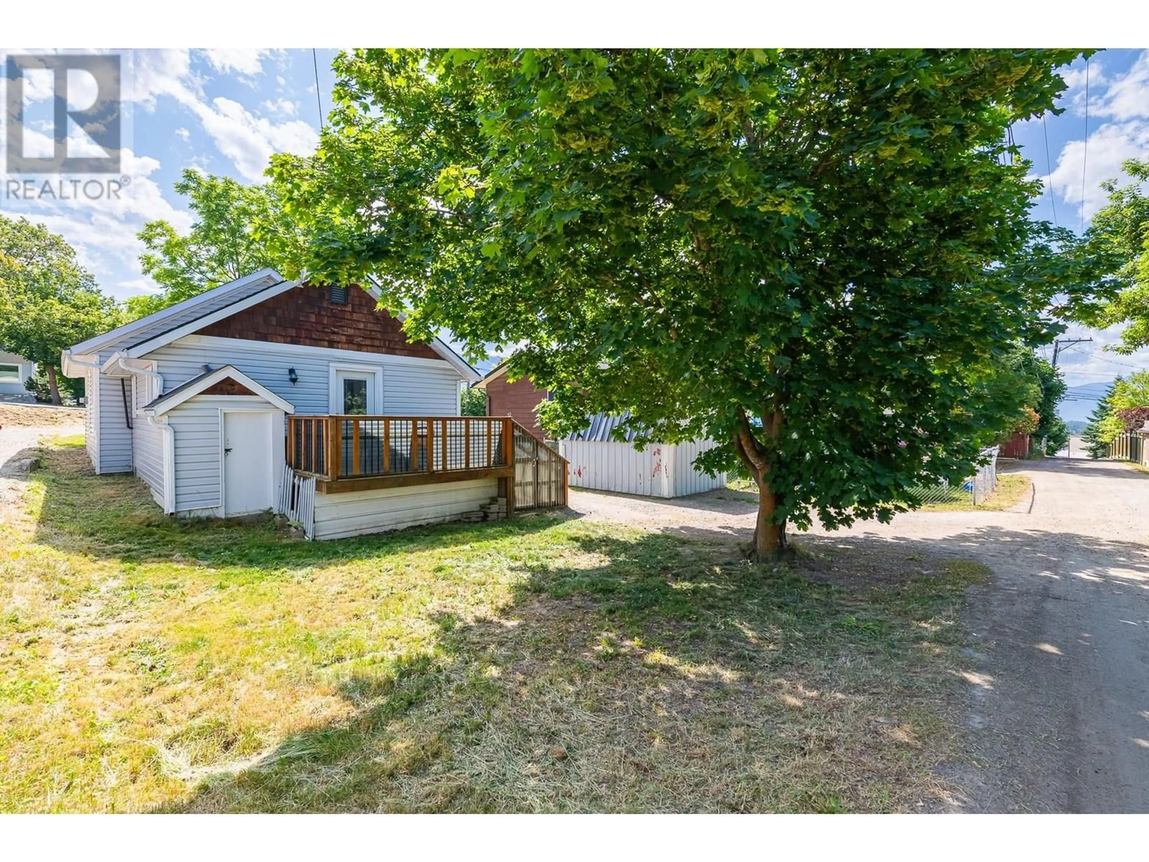 A pic from outside/outdoor area/front of a property/back of a property/a pic from drone, street for 309 11TH AVENUE NORTH, Creston British Columbia V0B1G0