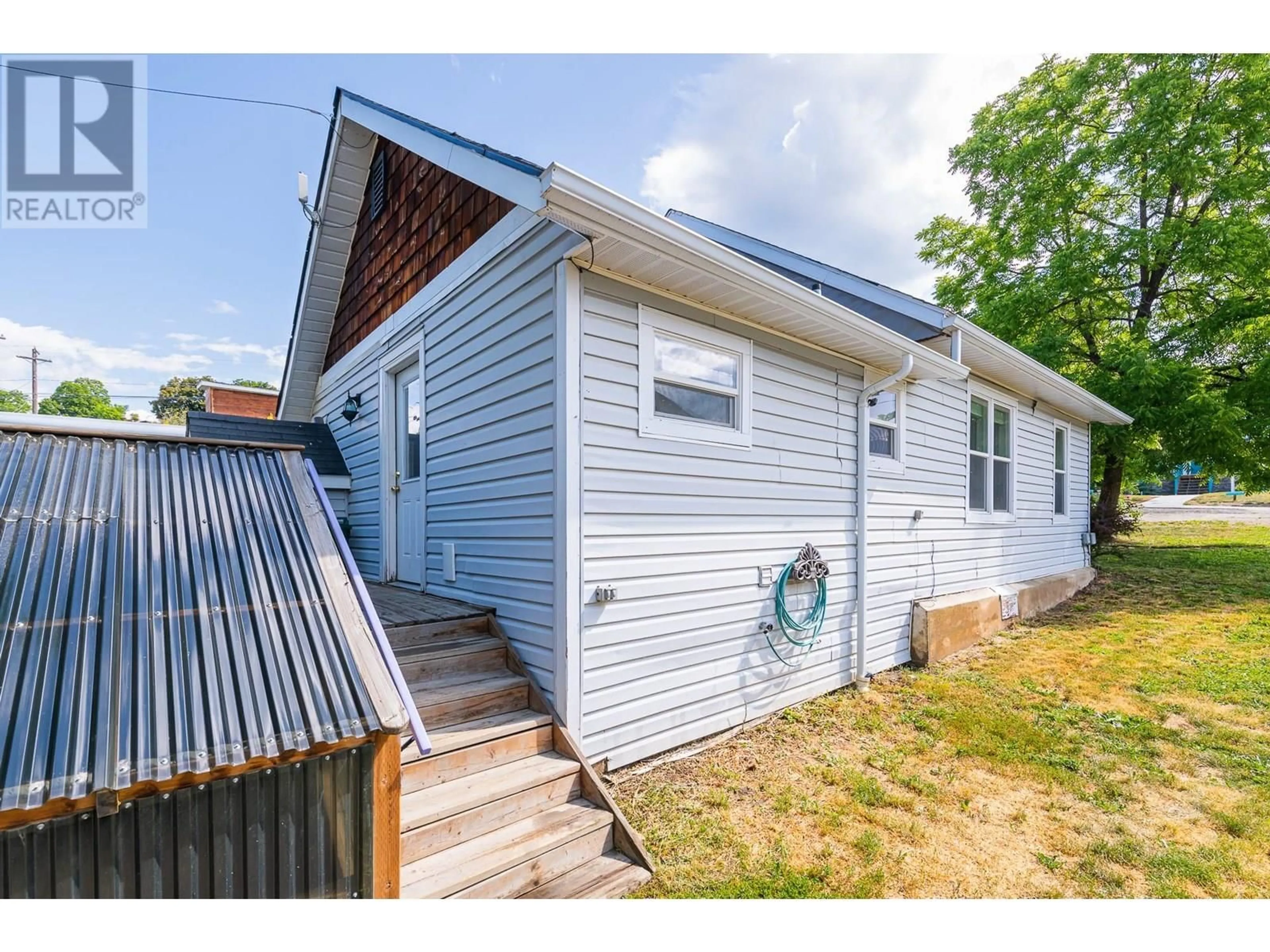 Home with vinyl exterior material, building for 309 11TH AVENUE NORTH, Creston British Columbia V0B1G0