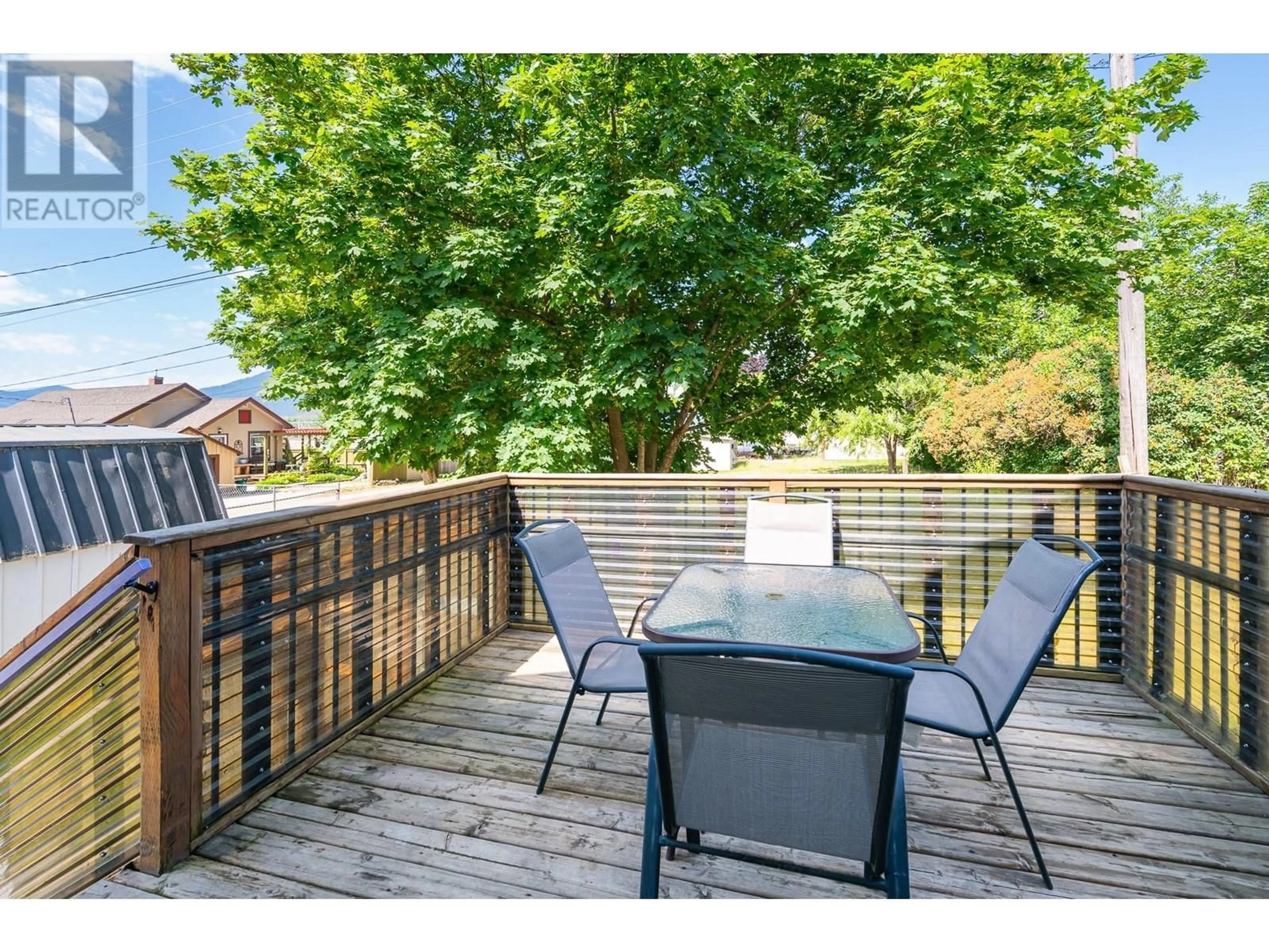 Patio, unknown for 309 11TH AVENUE NORTH, Creston British Columbia V0B1G0