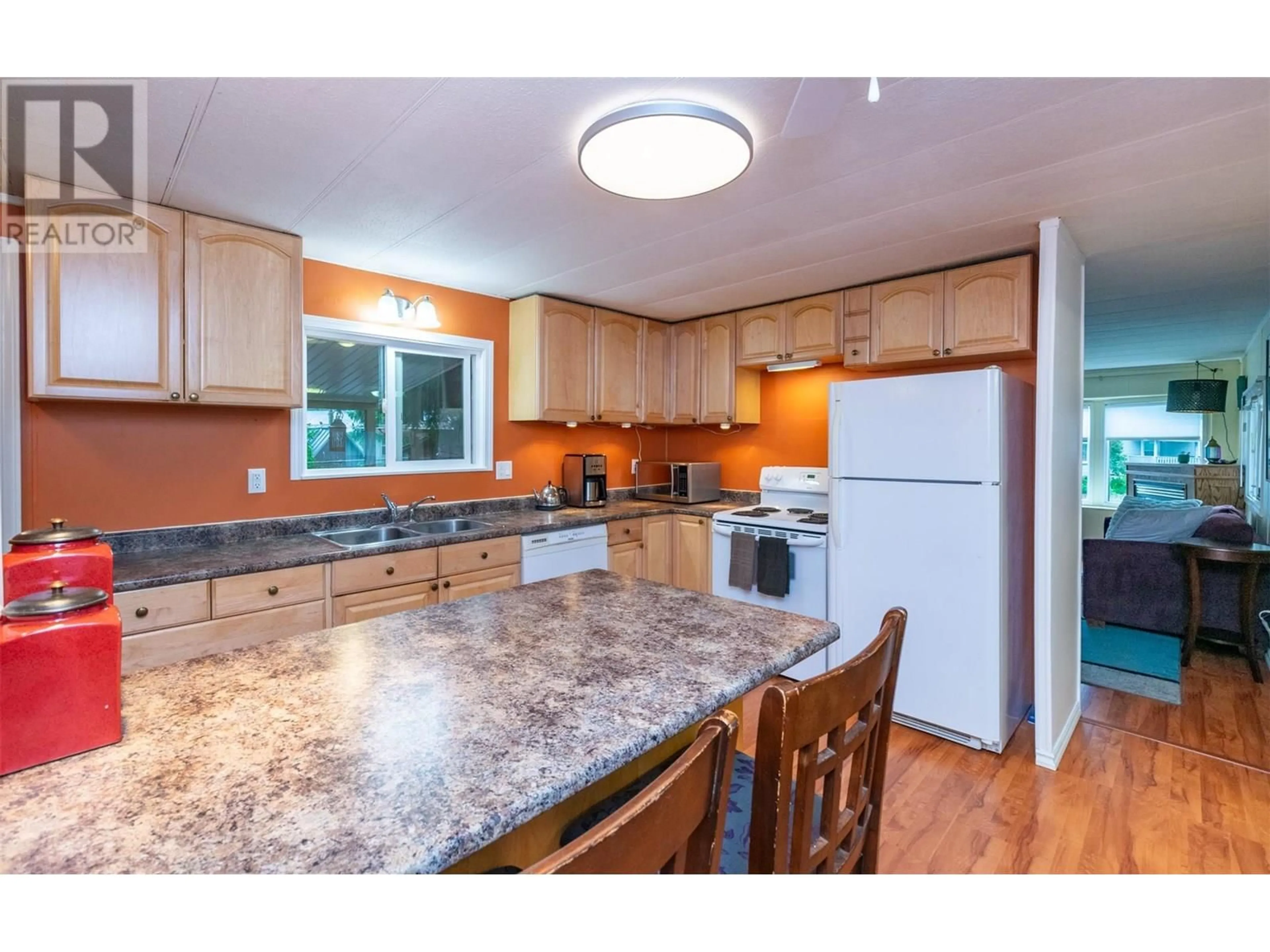 Open concept kitchen, wood/laminate floor for 5 - 6670 TRANS CANADA HIGHWAY NORTHEAST, Salmon Arm British Columbia V0E1K0