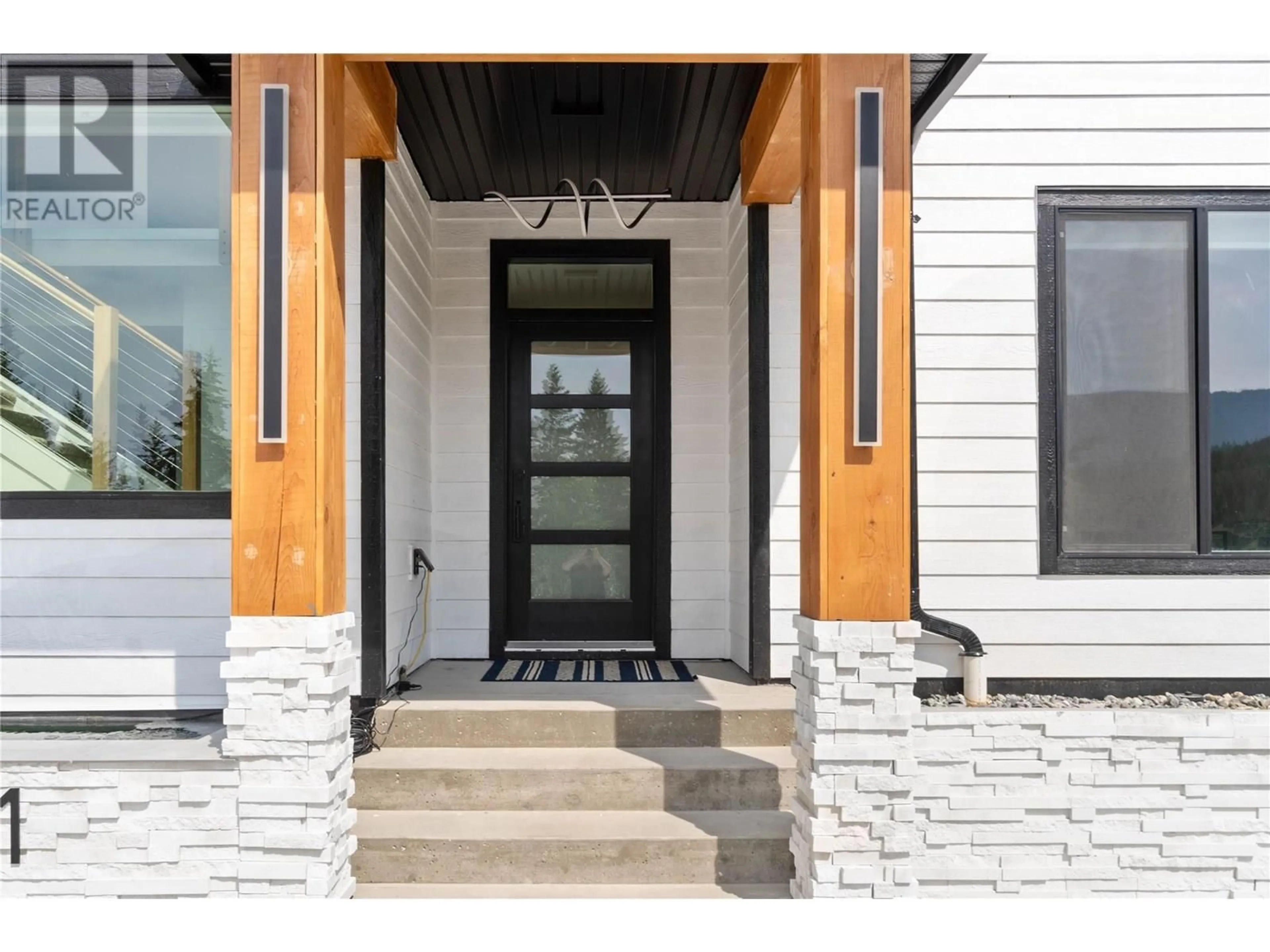 Indoor entryway for 2731 VALLEYVIEW DRIVE, Blind Bay British Columbia V0E1H2