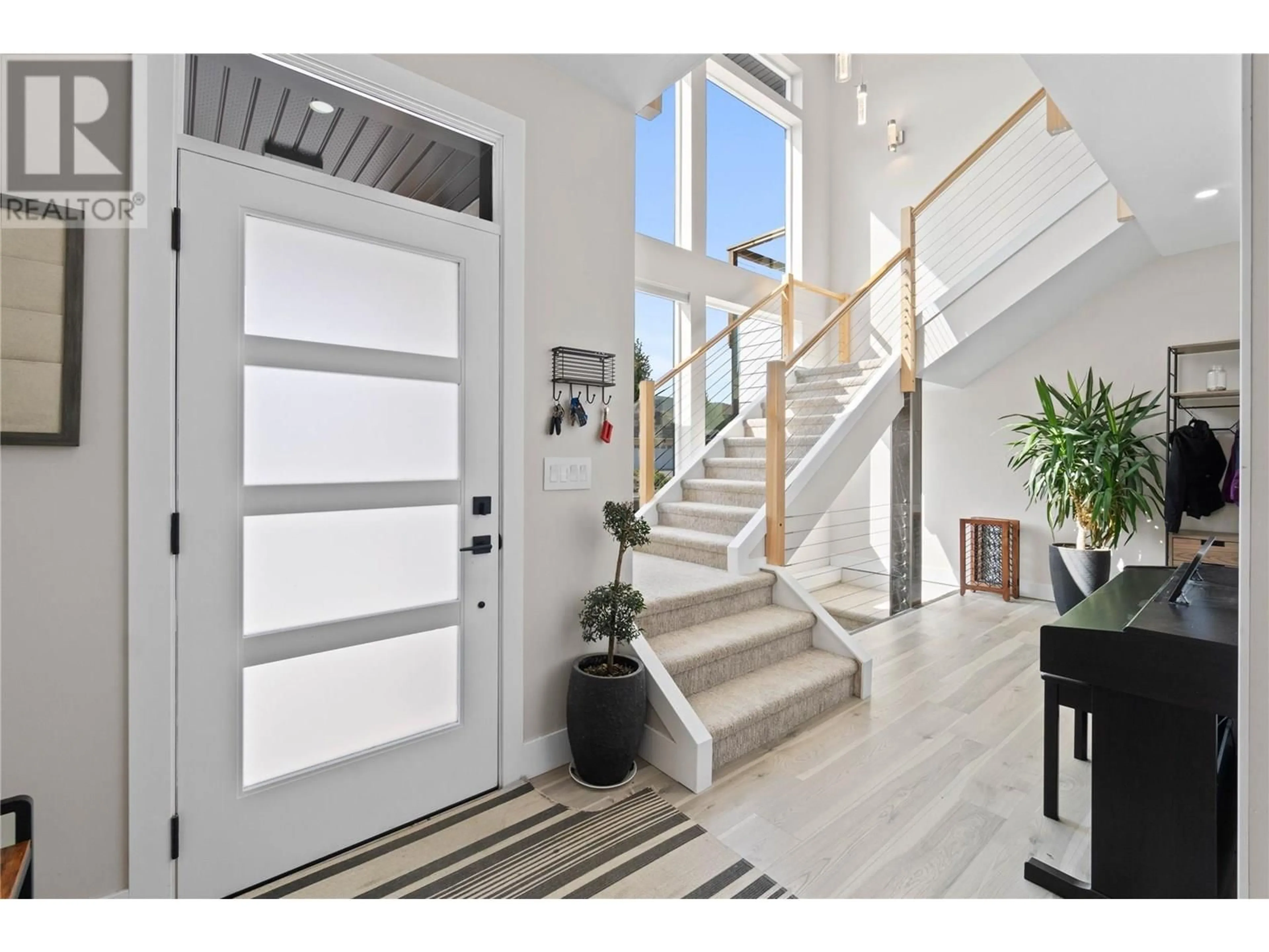 Indoor entryway for 2731 VALLEYVIEW DRIVE, Blind Bay British Columbia V0E1H2