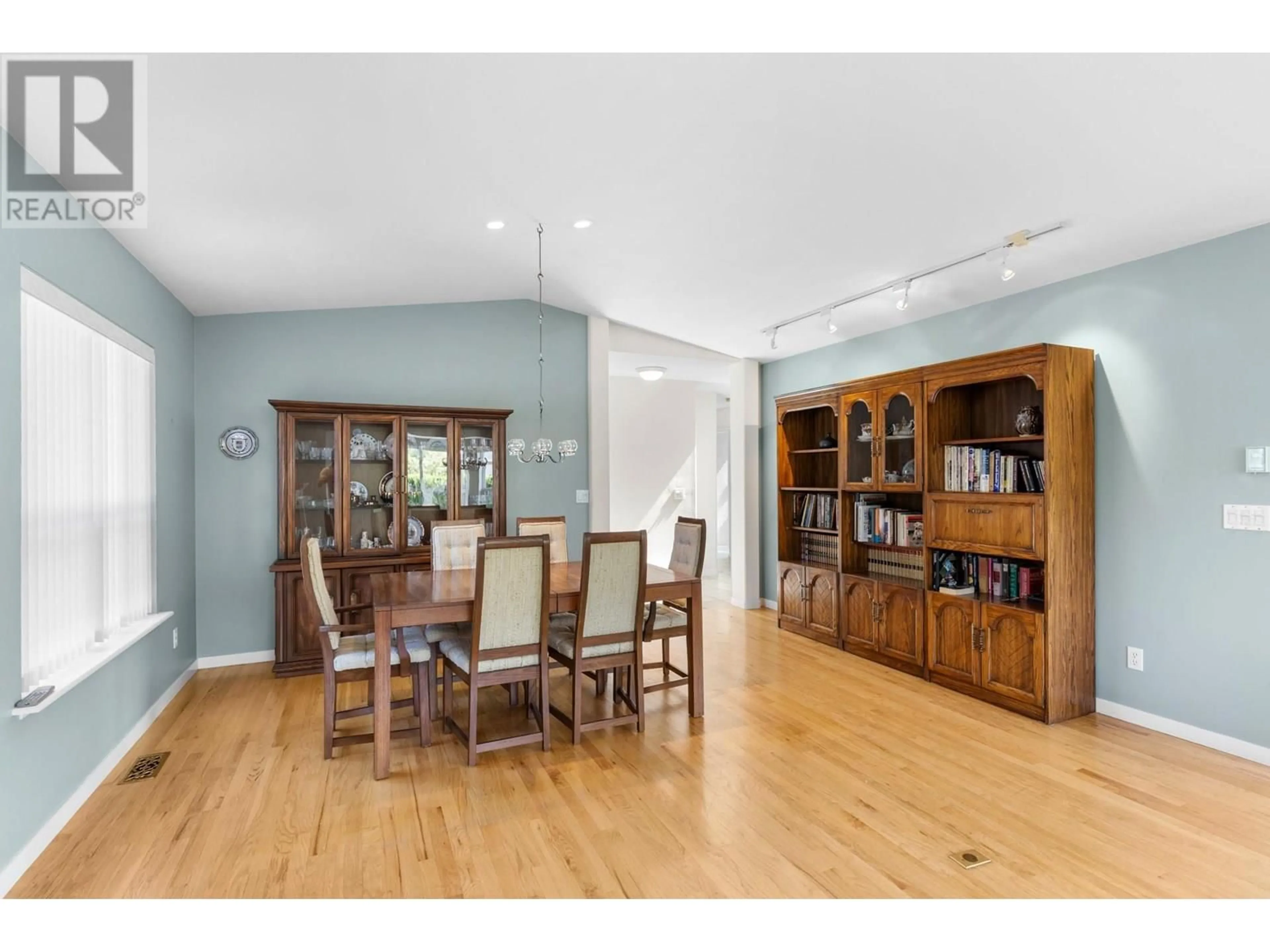 Dining room, wood/laminate floor for 111 - 3788 BIRD PLACE, Kelowna British Columbia V1X4T3