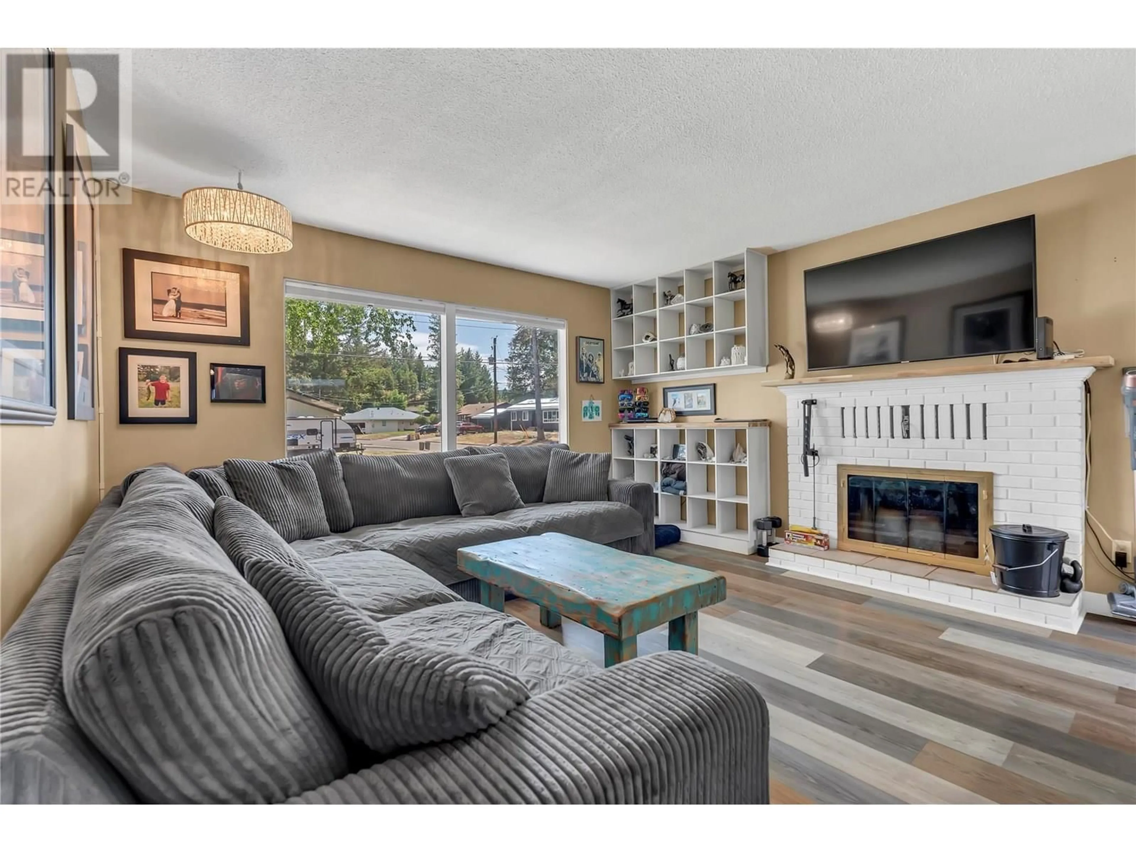 Living room with furniture, unknown for 130 EDGEWOOD DRIVE, Princeton British Columbia V0X1W0