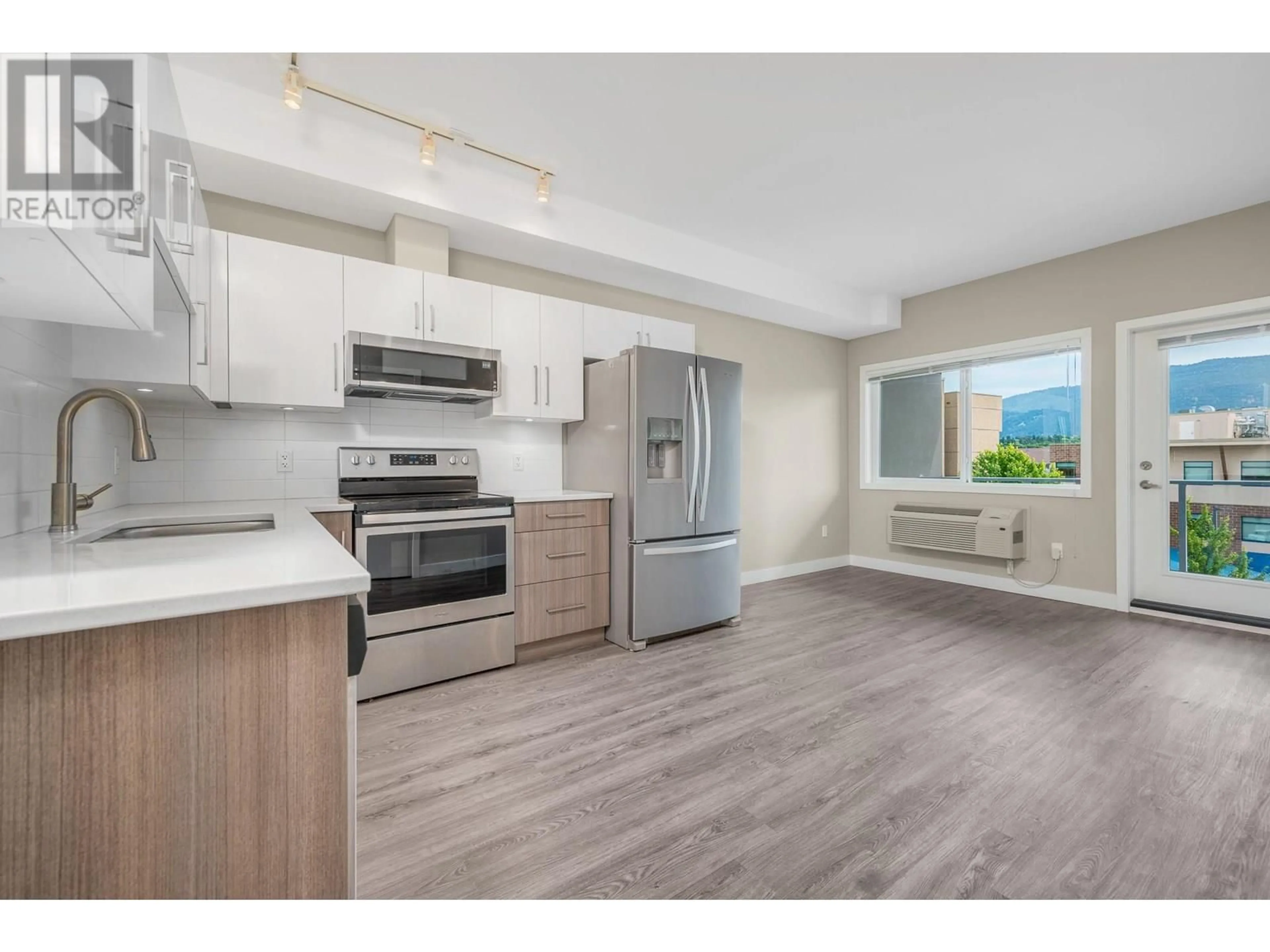 Open concept kitchen, wood/laminate floor for 413 - 3409 28 AVENUE, Vernon British Columbia V1T0B3