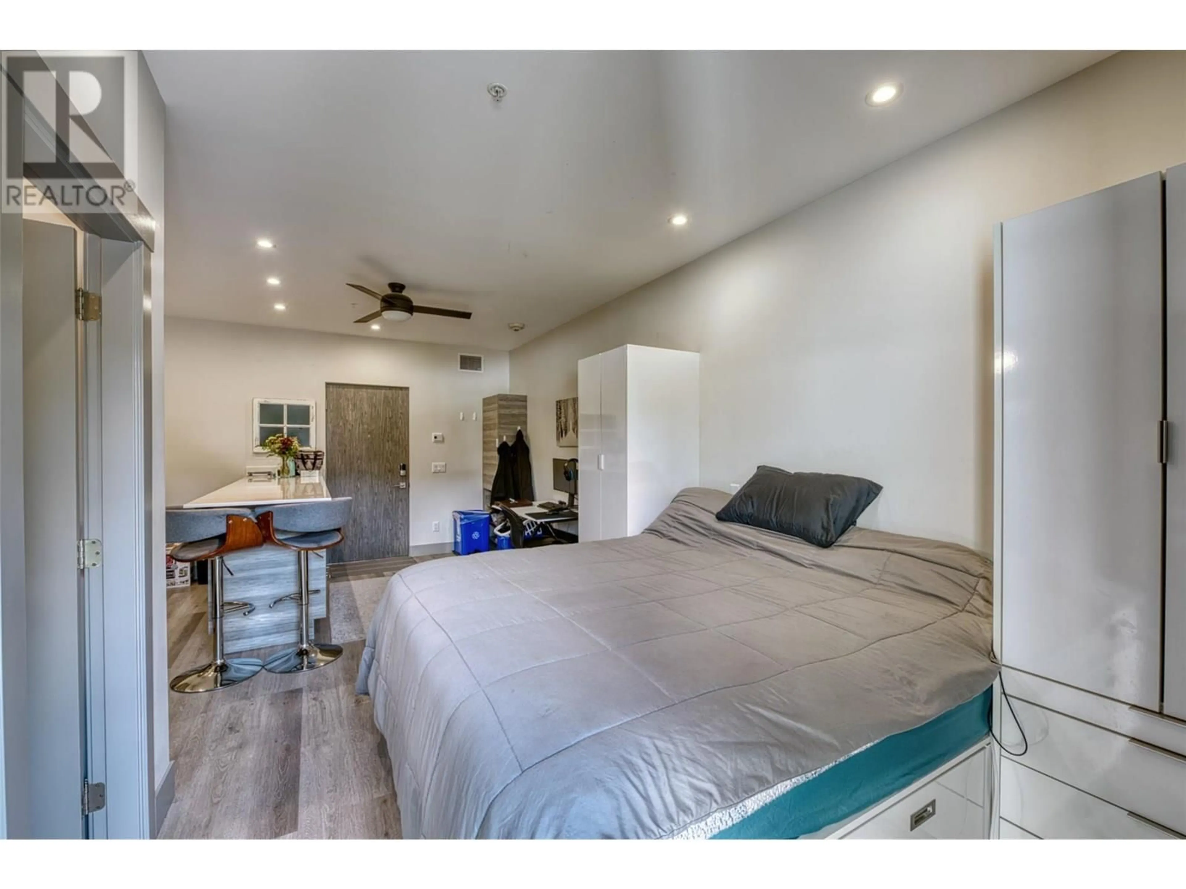 A pic of a room for 215 - 2555 LAKESHORE ROAD, Vernon British Columbia V1H0A4