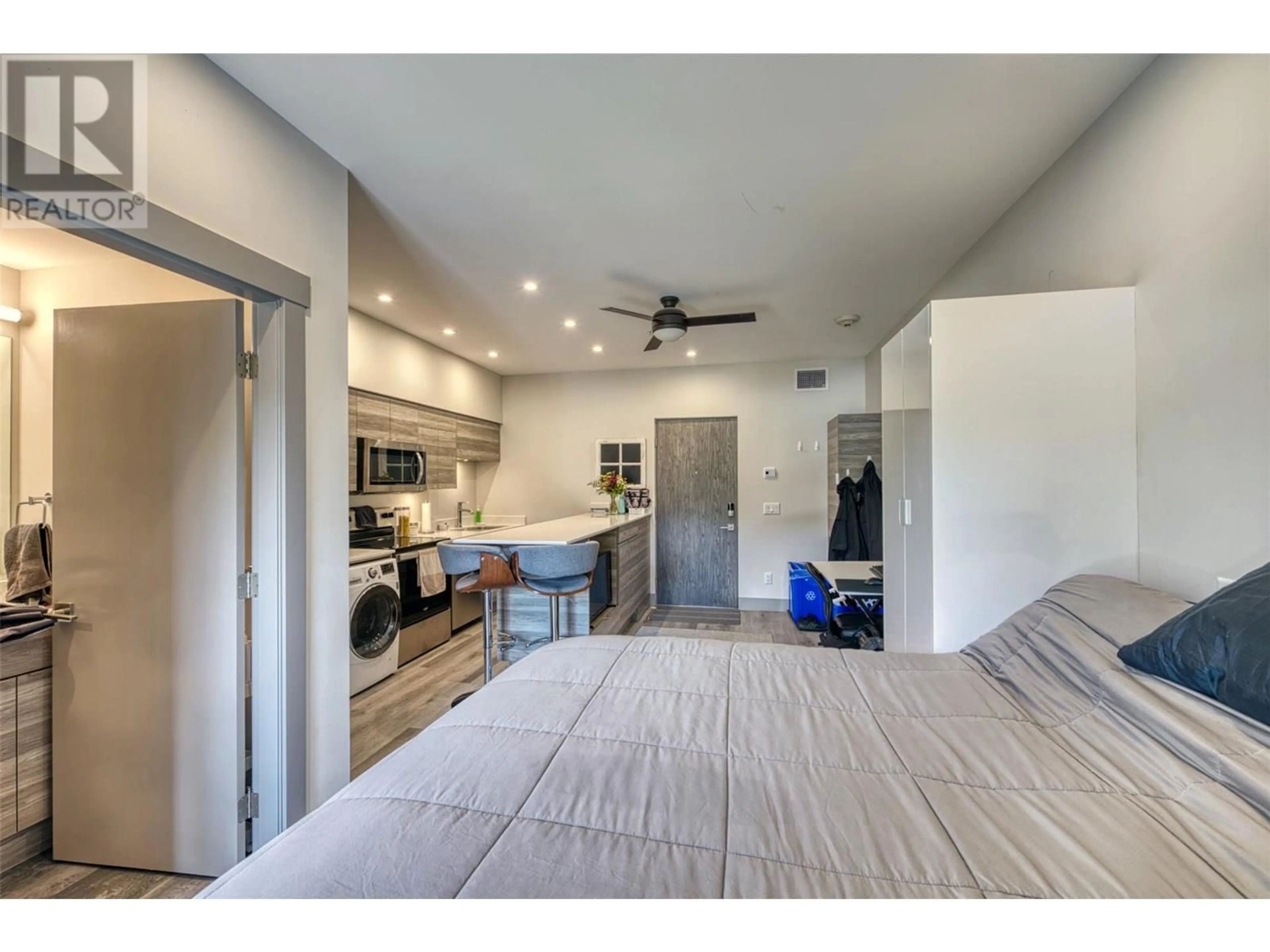 Open concept kitchen, ceramic/tile floor for 215 - 2555 LAKESHORE ROAD, Vernon British Columbia V1H0A4