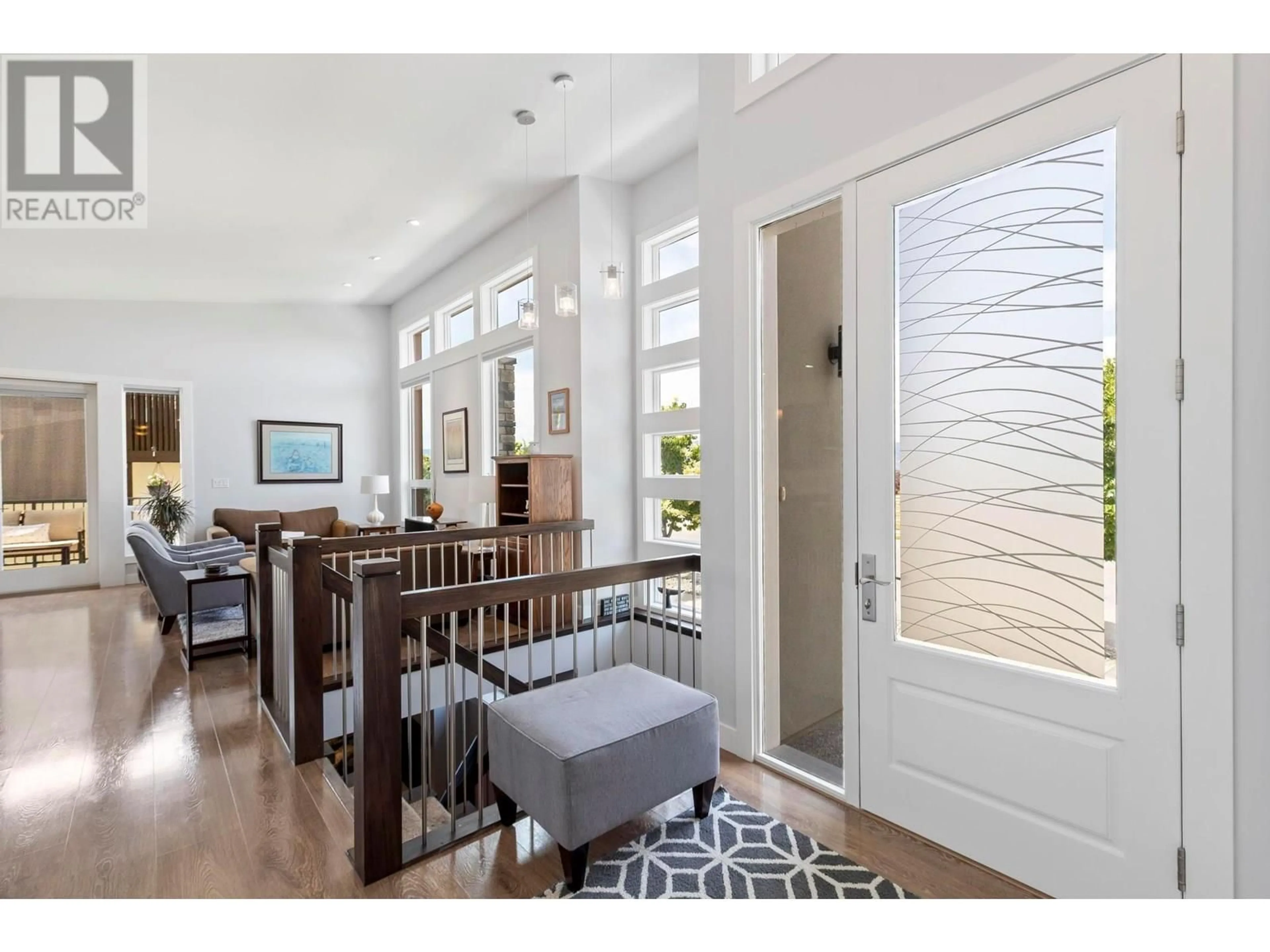 Indoor entryway for 1325 STEELE ROAD, Kelowna British Columbia V1W5L8