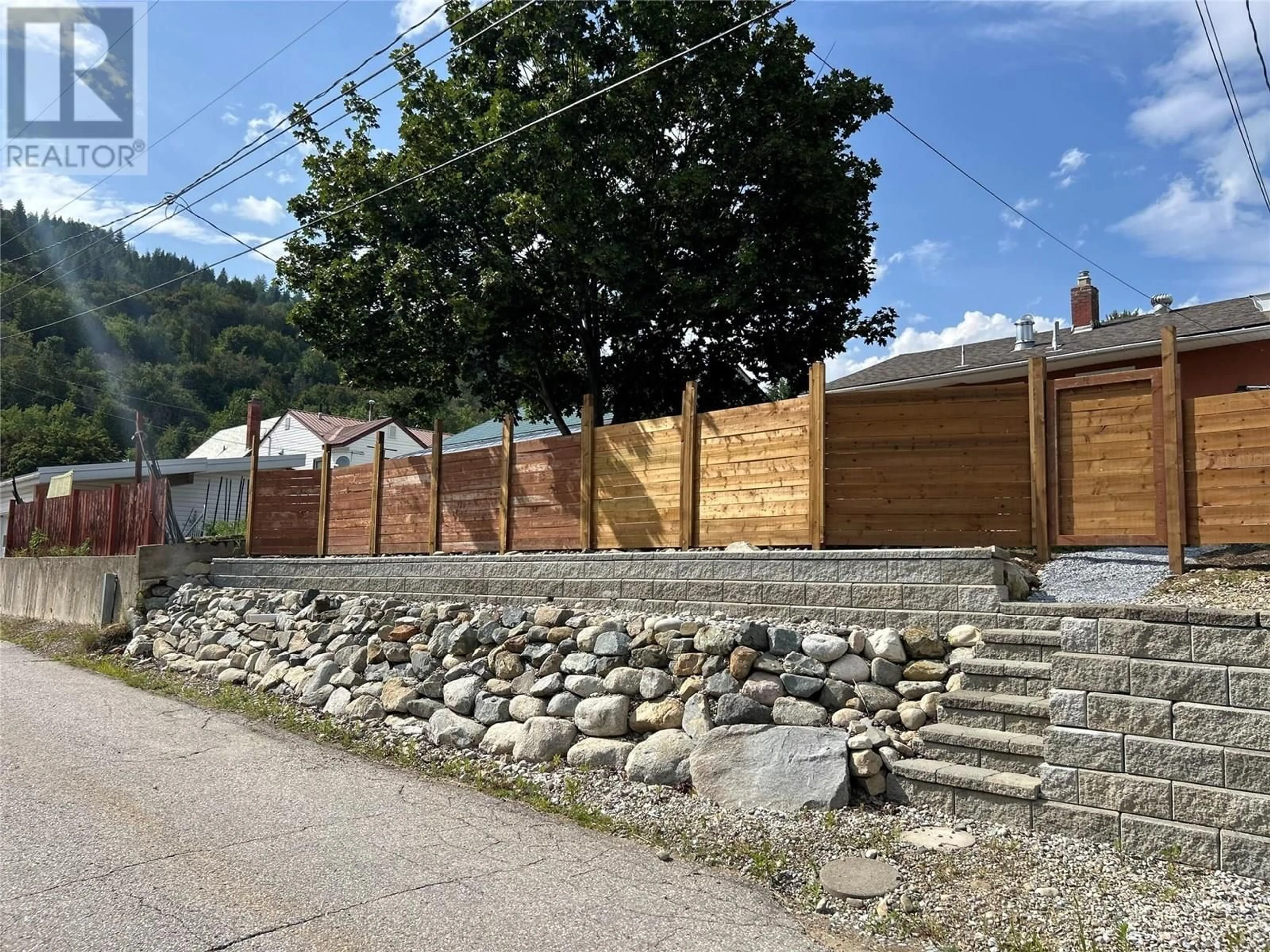 A pic from outside/outdoor area/front of a property/back of a property/a pic from drone, street for 906 THACKERAY STREET, Trail British Columbia V1R2C2
