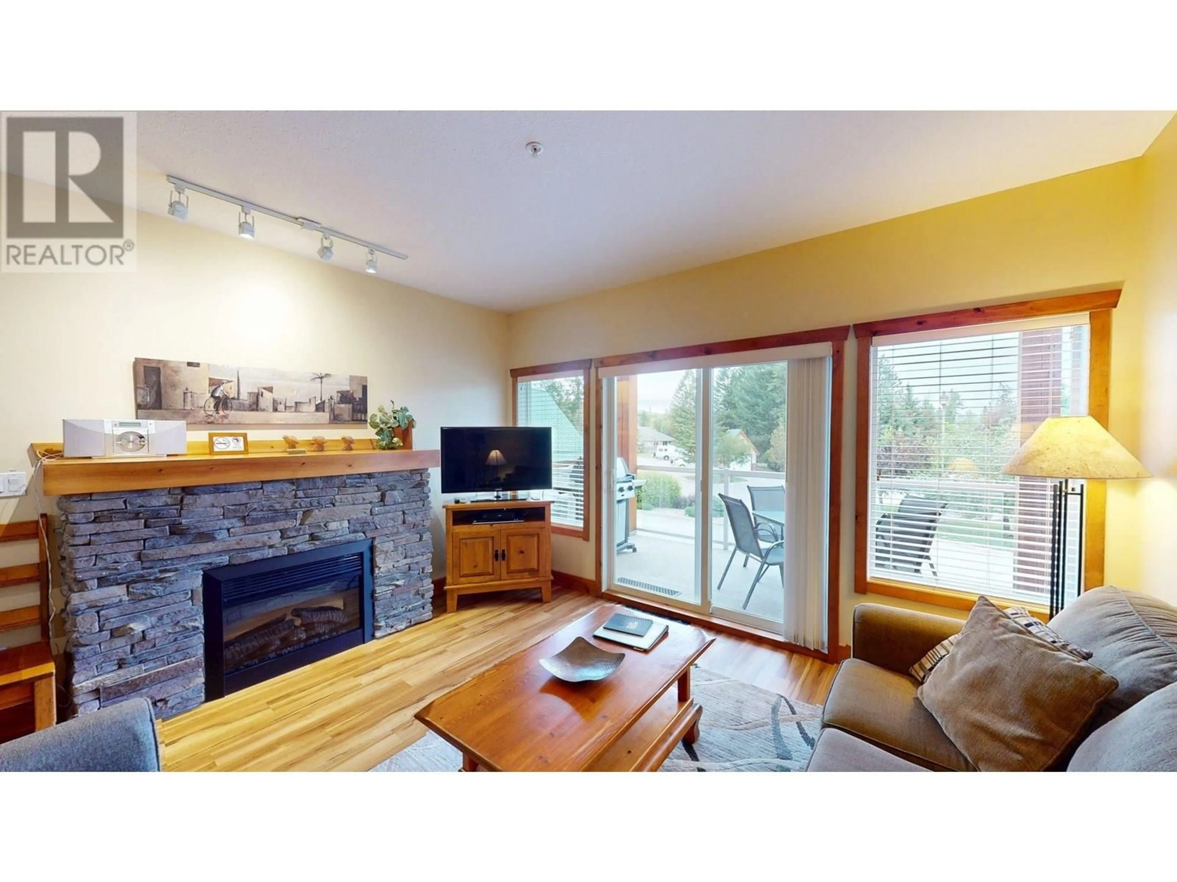 Living room with furniture, wood/laminate floor for 213 I - 701 14A CRESCENT, Invermere British Columbia V0A1K0