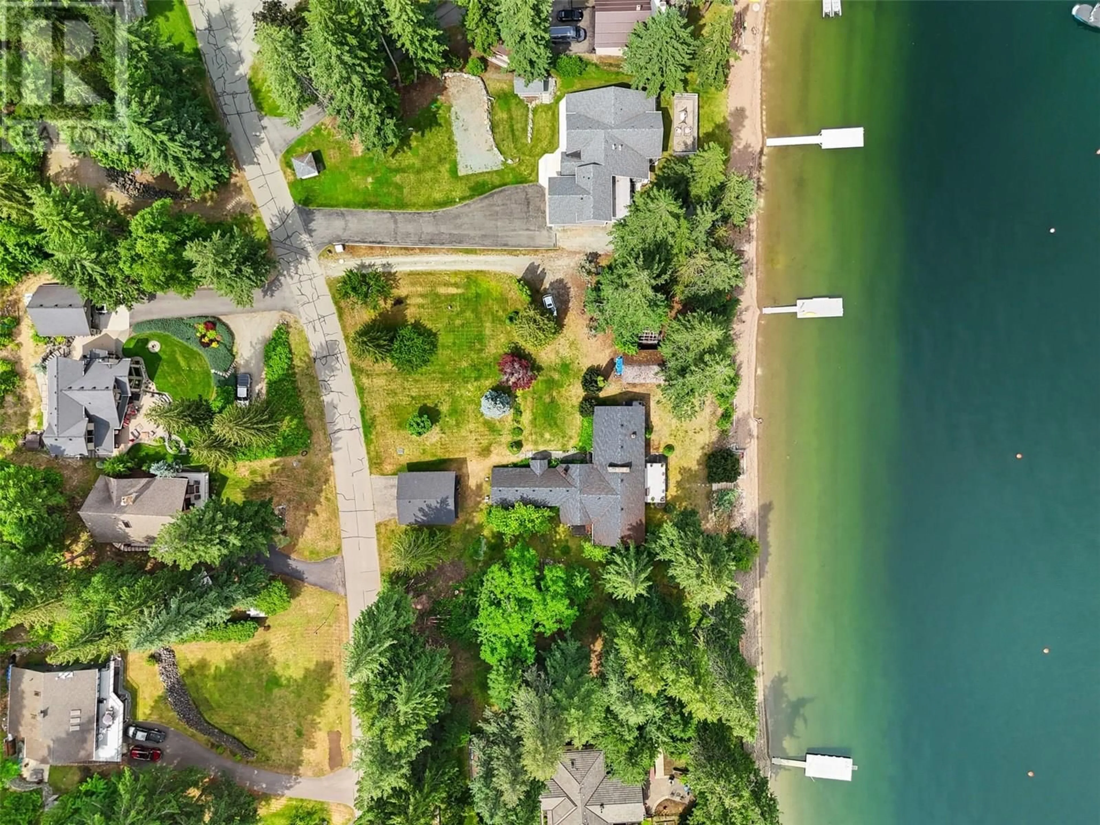 A pic from outside/outdoor area/front of a property/back of a property/a pic from drone, water/lake/river/ocean view for 5 - 4498 SQUILAX-ANGLEMONT ROAD, North Shuswap British Columbia V0E1M5