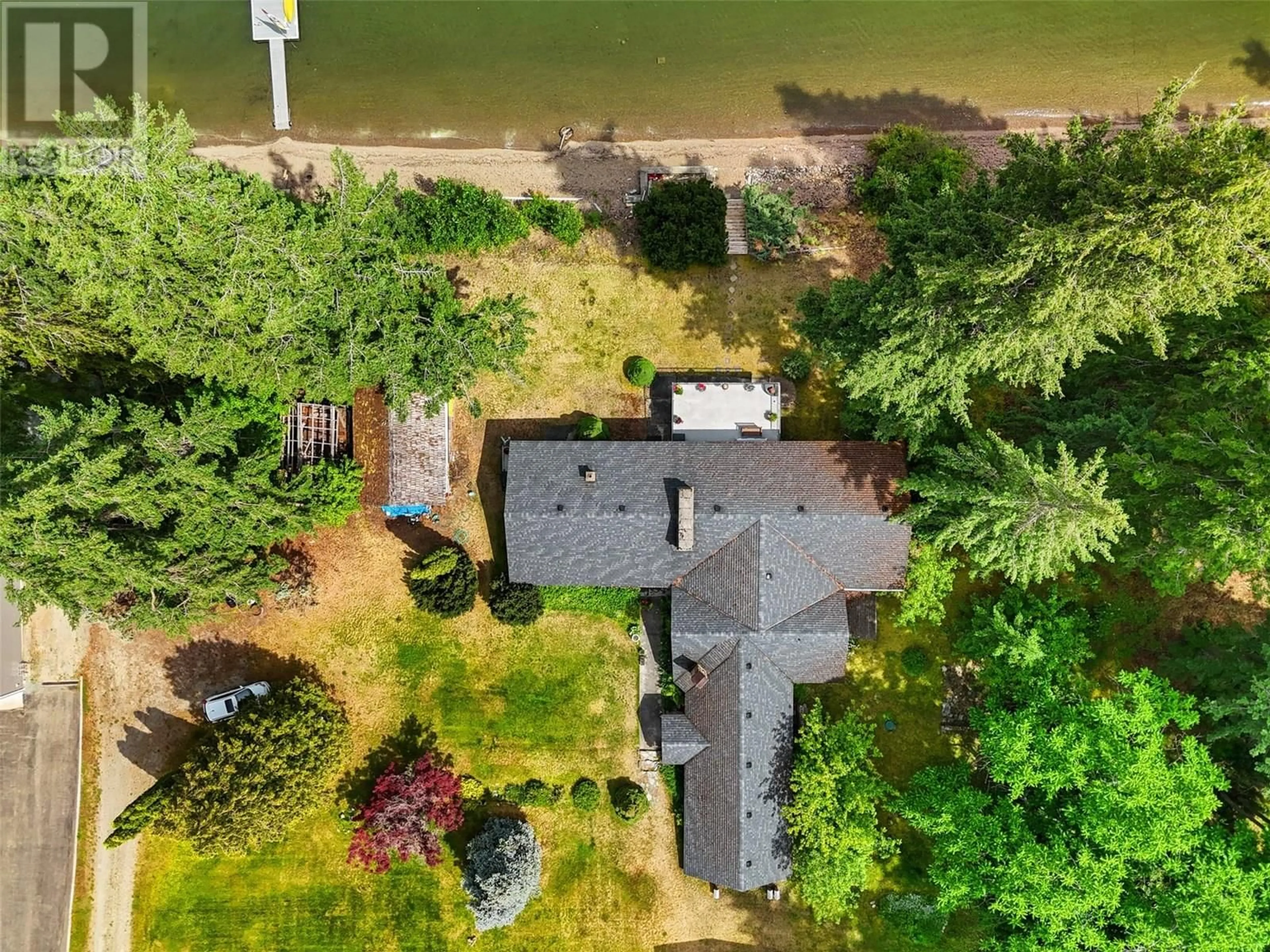 A pic from outside/outdoor area/front of a property/back of a property/a pic from drone, water/lake/river/ocean view for 5 - 4498 SQUILAX-ANGLEMONT ROAD, North Shuswap British Columbia V0E1M5