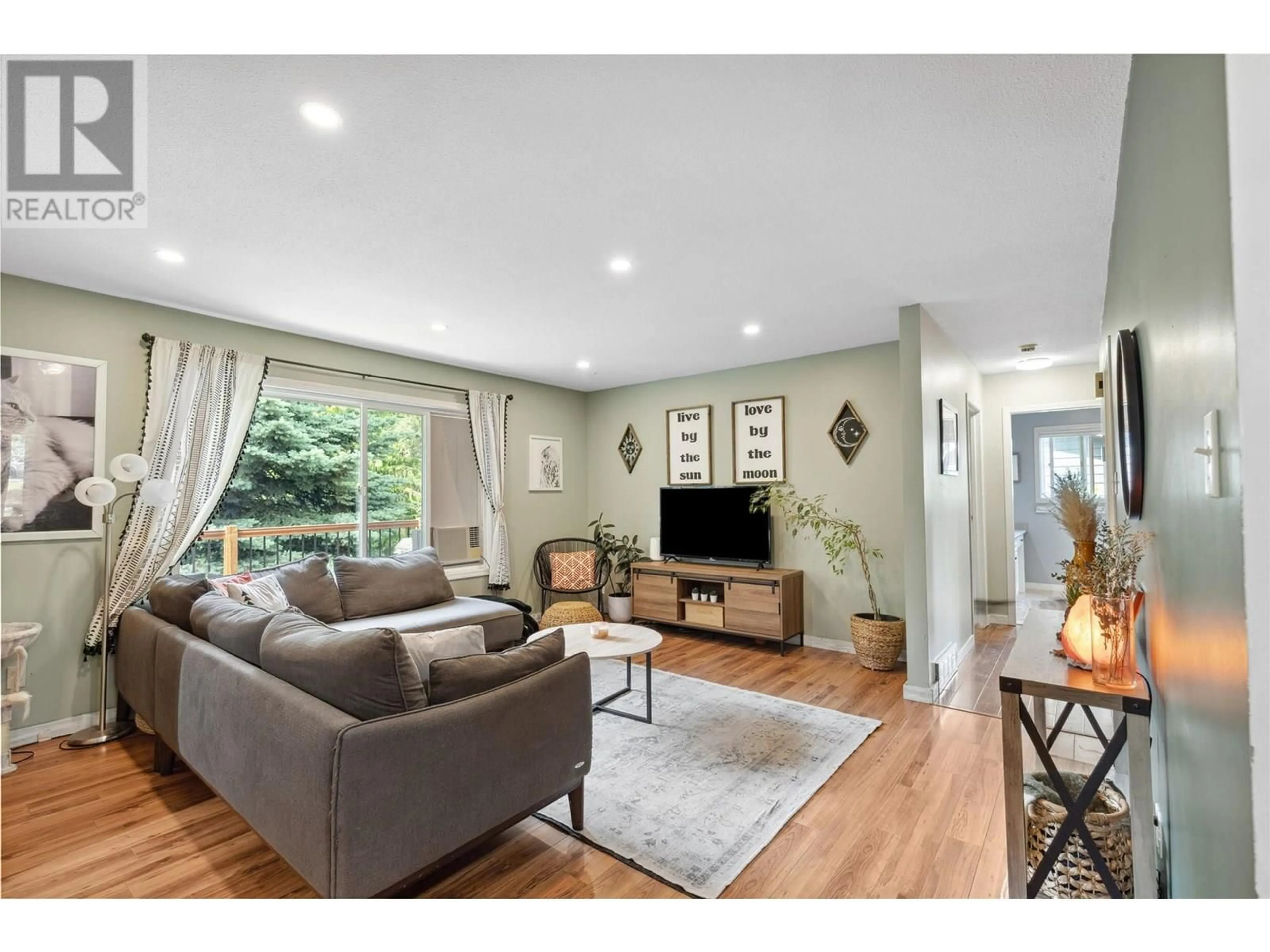 Living room with furniture, wood/laminate floor for 2861 5 AVENUE SOUTHEAST, Salmon Arm British Columbia V1E2H1