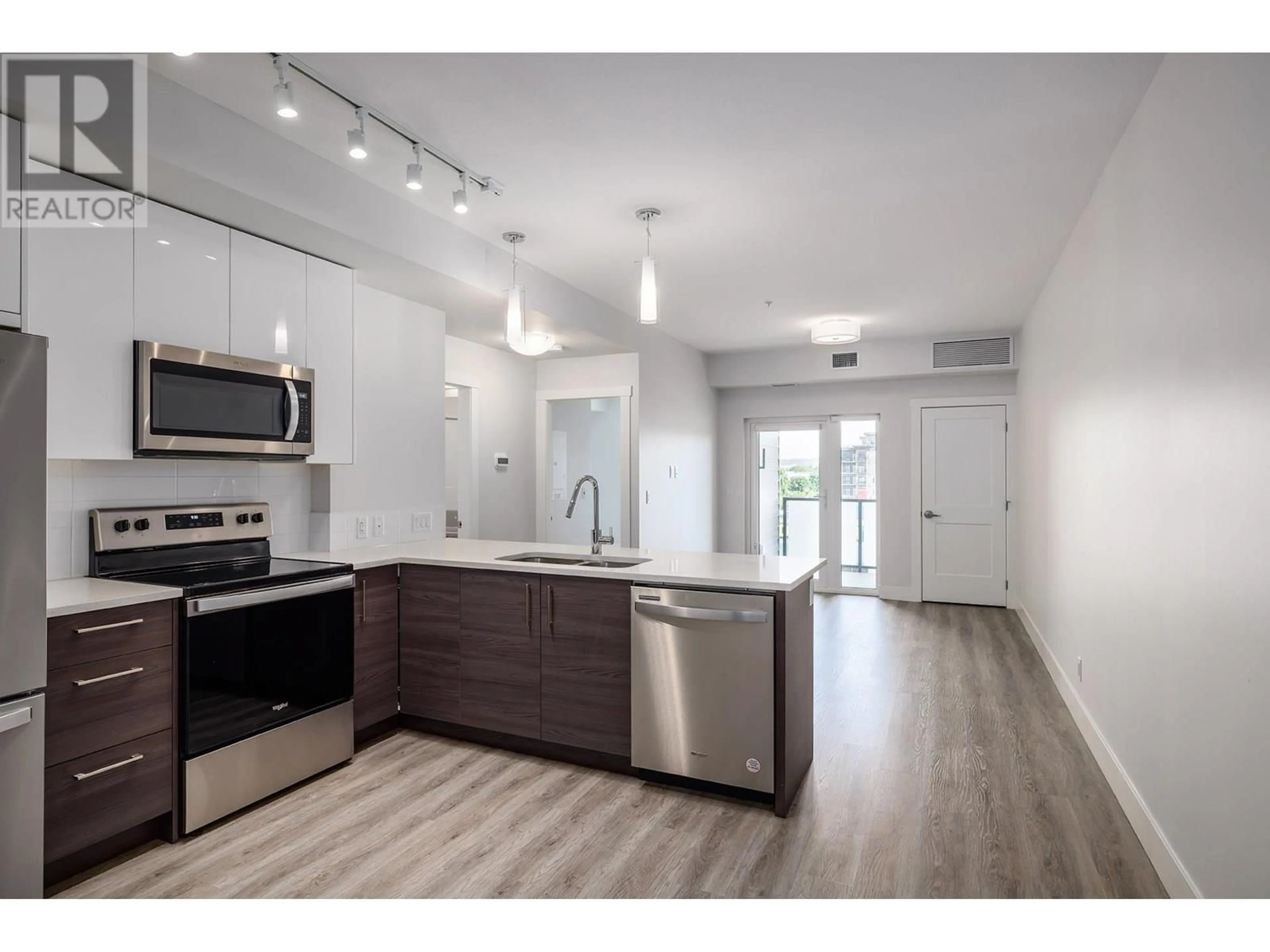 Open concept kitchen, wood/laminate floor for 420 - 191 HOLLYWOOD ROAD SOUTH, Kelowna British Columbia V1X0B9