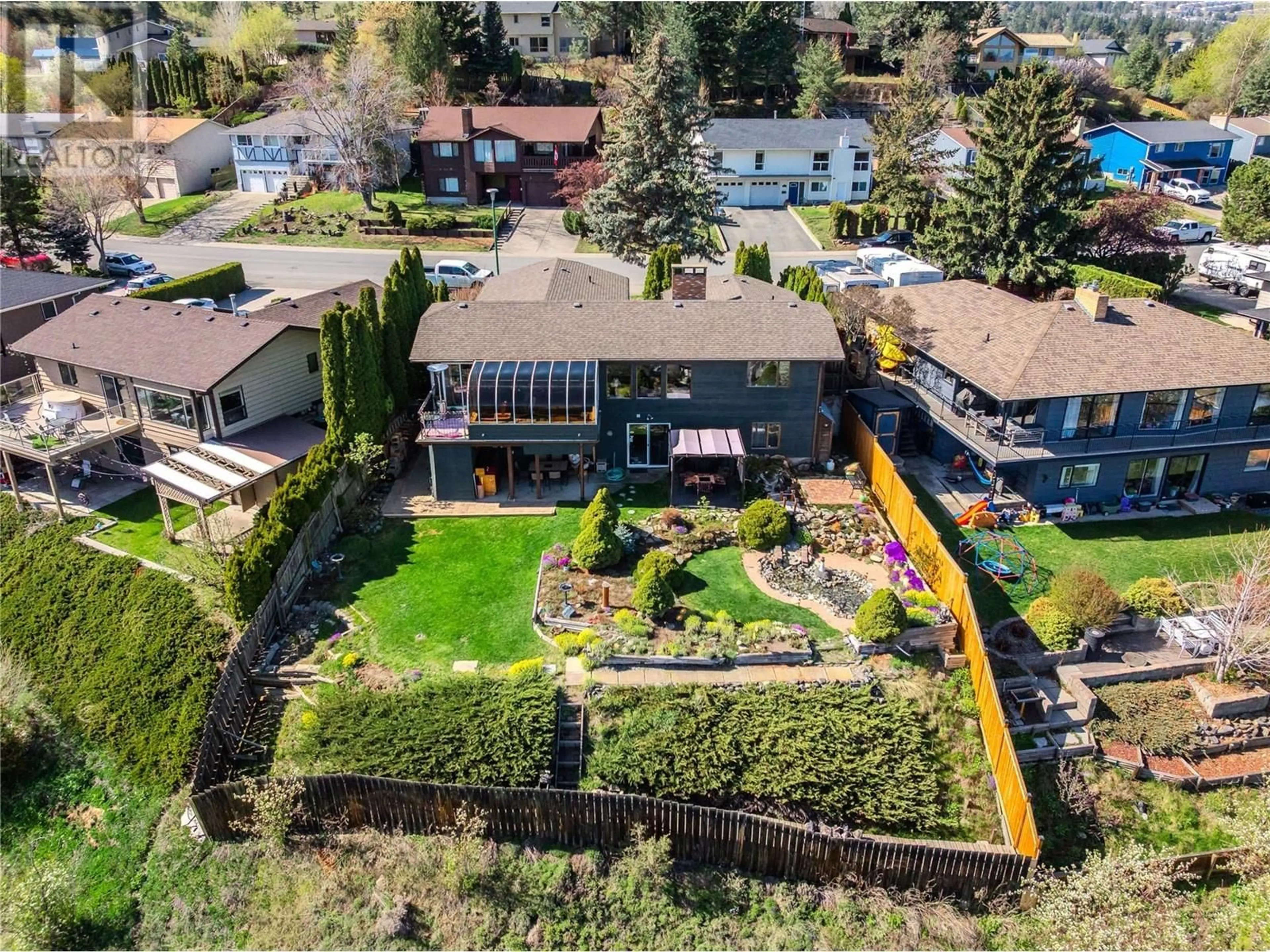 A pic from outside/outdoor area/front of a property/back of a property/a pic from drone, street for 396 GLENEAGLES DRIVE, Kamloops British Columbia V2E1Z4