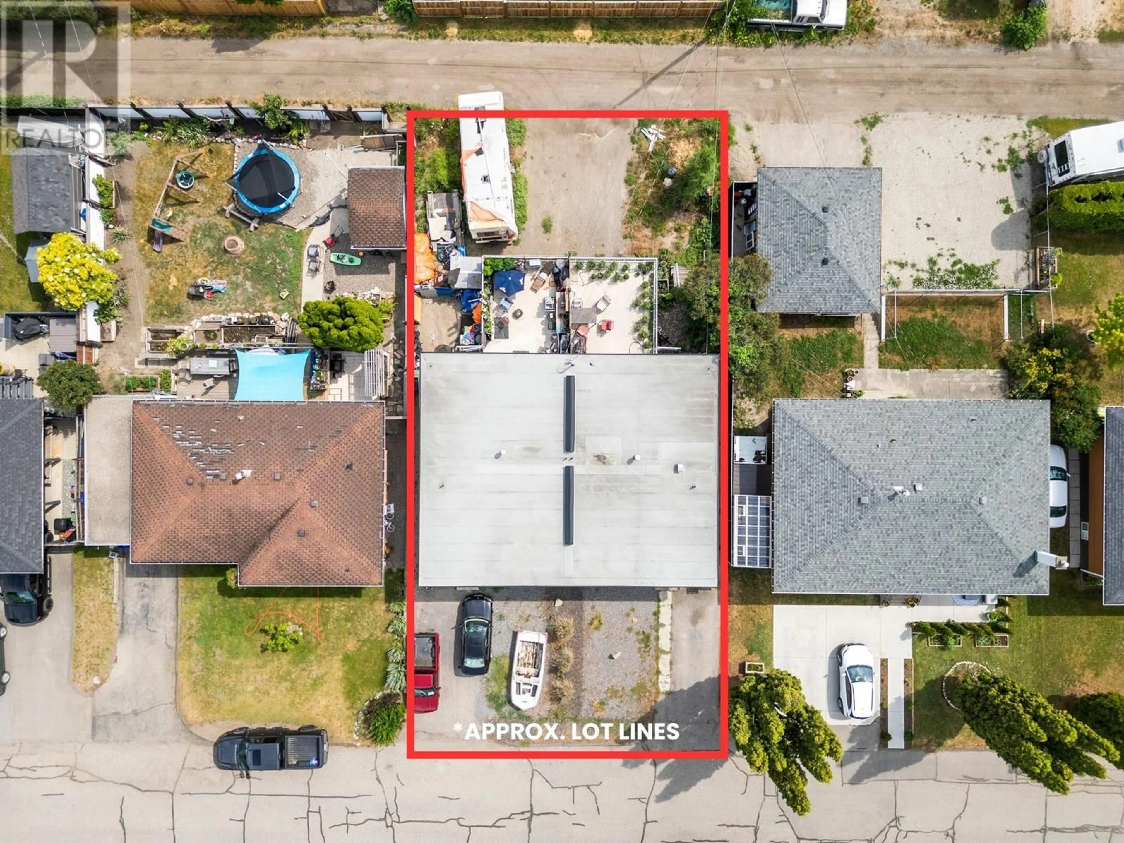 A pic from outside/outdoor area/front of a property/back of a property/a pic from drone, street for 4206 28 AVENUE, Vernon British Columbia V1T7J8