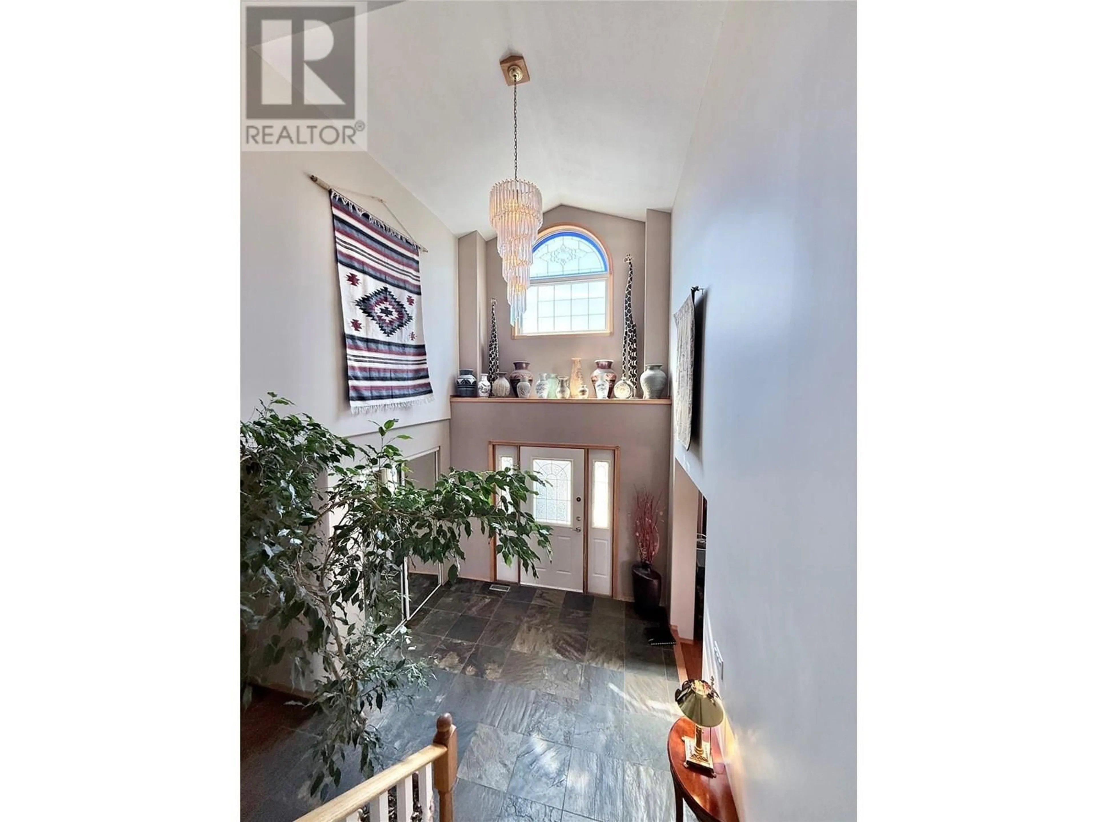 Indoor foyer for 1312 20TH STREET SOUTH, Cranbrook British Columbia V1C6J8