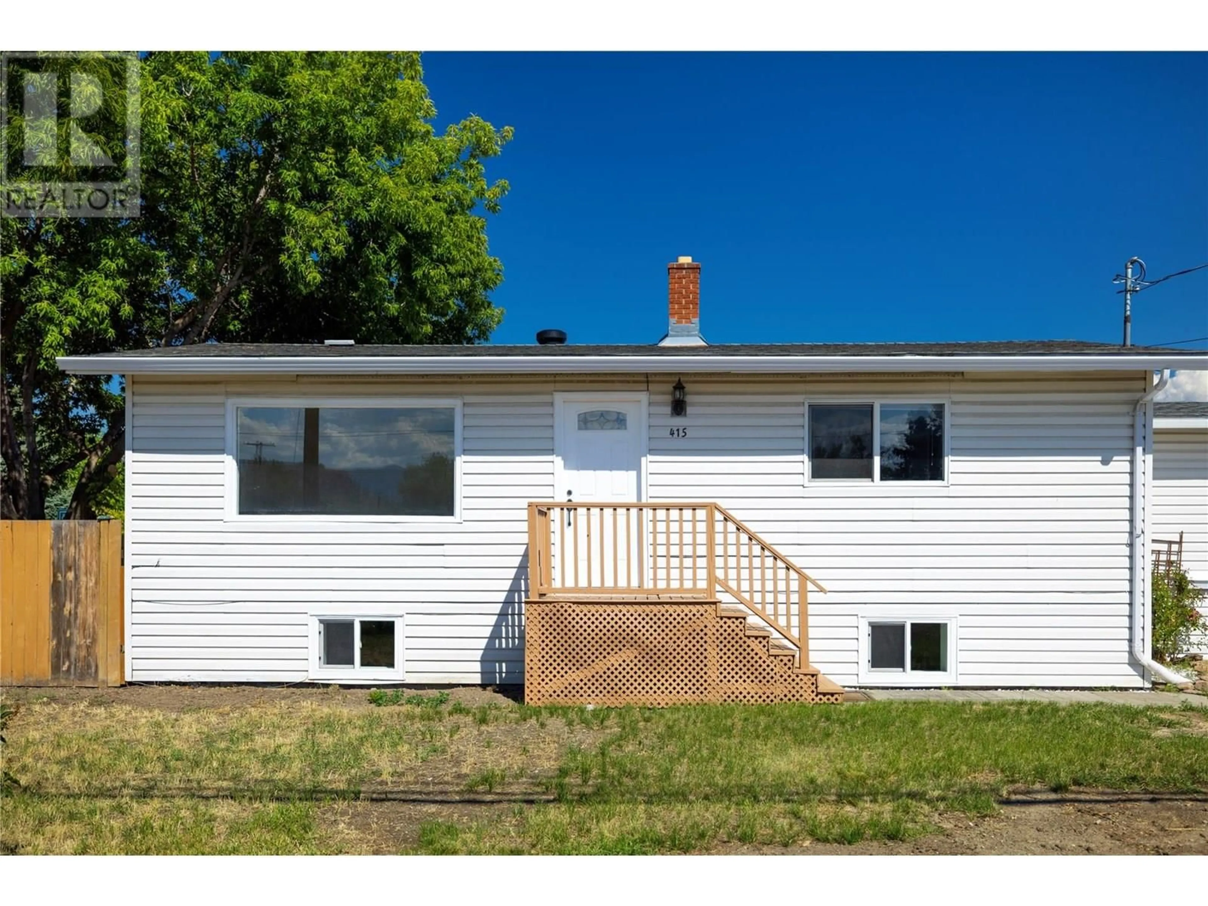 Home with vinyl exterior material, building for 415 GERSTMAR ROAD, Kelowna British Columbia V1X4B2