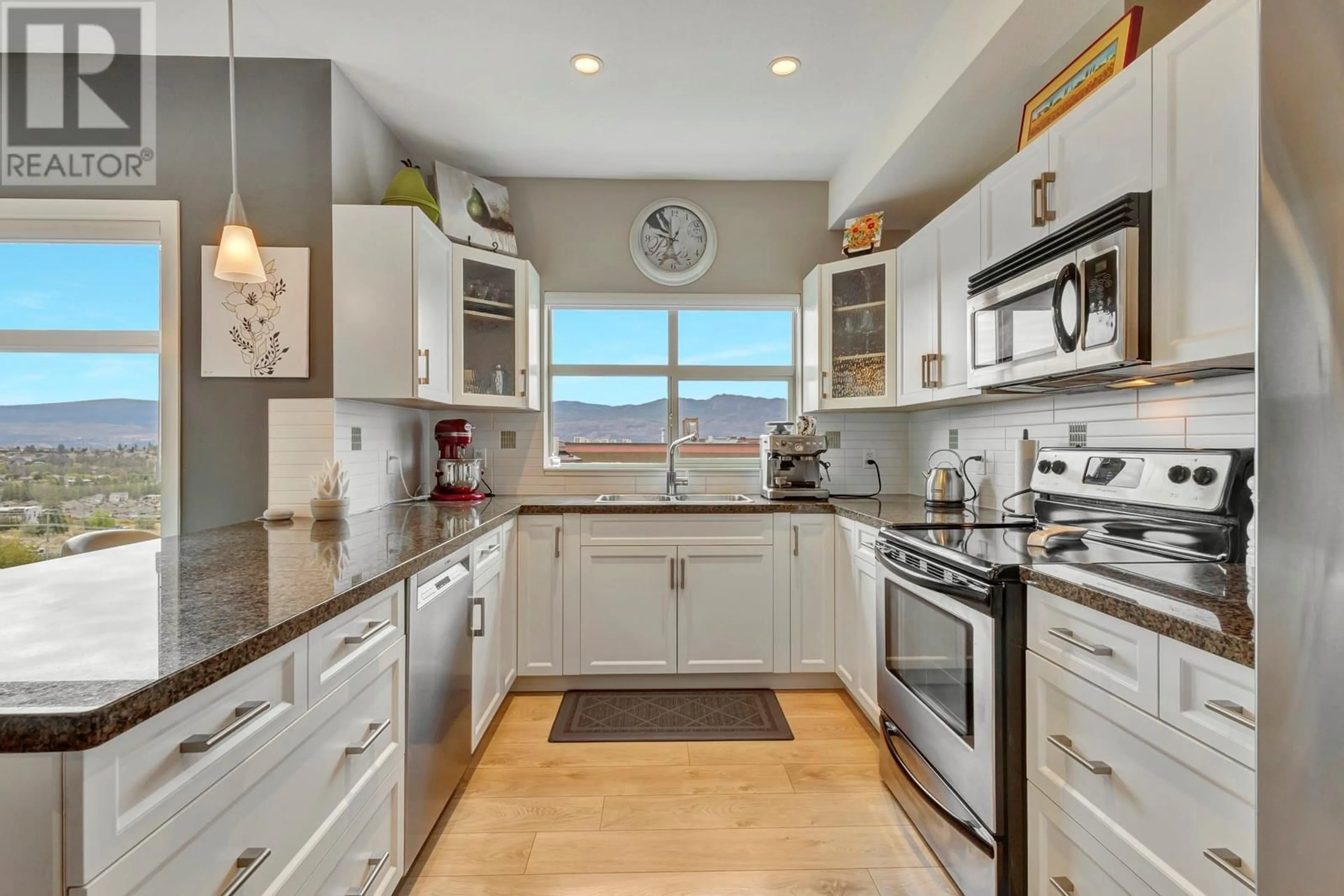 Open concept kitchen, ceramic/tile floor for 304 - 3211 SKYVIEW LANE, West Kelowna British Columbia V4T3J3