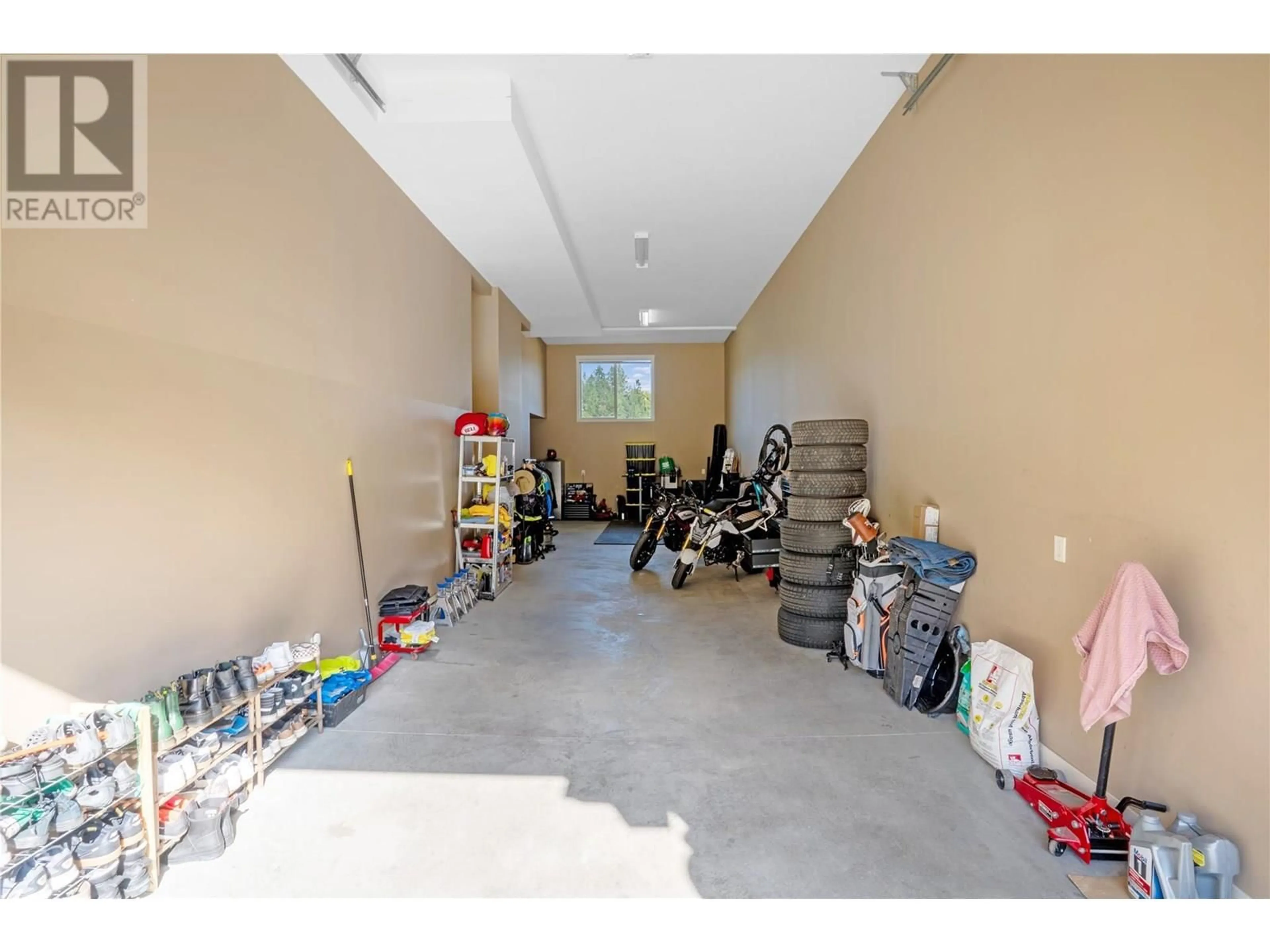 Indoor garage for 14 - 3359 COUGAR ROAD, West Kelowna British Columbia V4T3G1