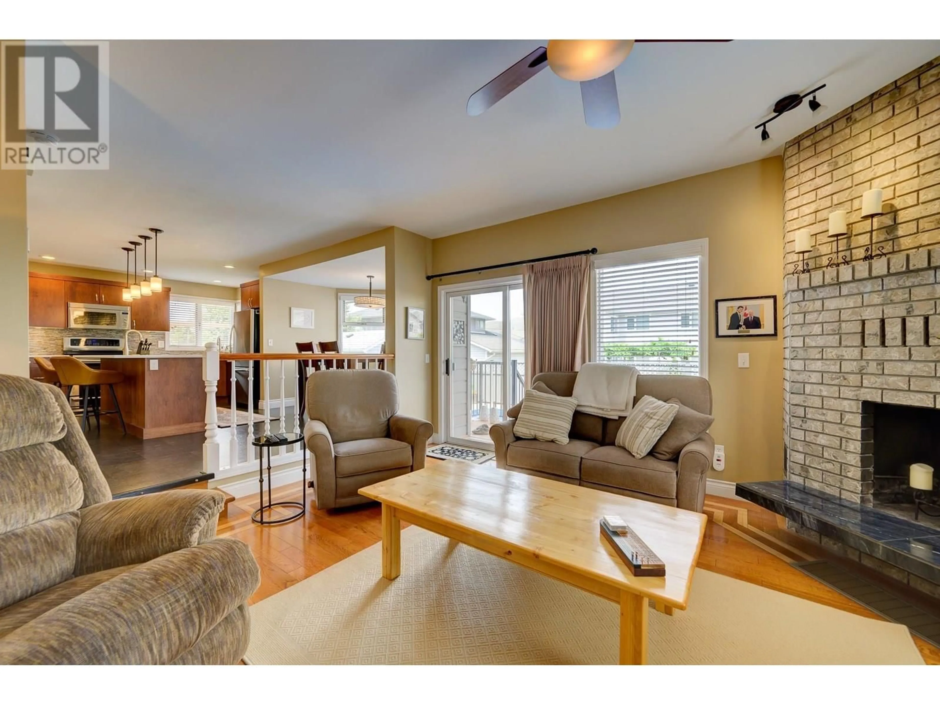 Living room with furniture, wood/laminate floor for 1530 HARTFORD AVENUE, Kamloops British Columbia V2B8J1