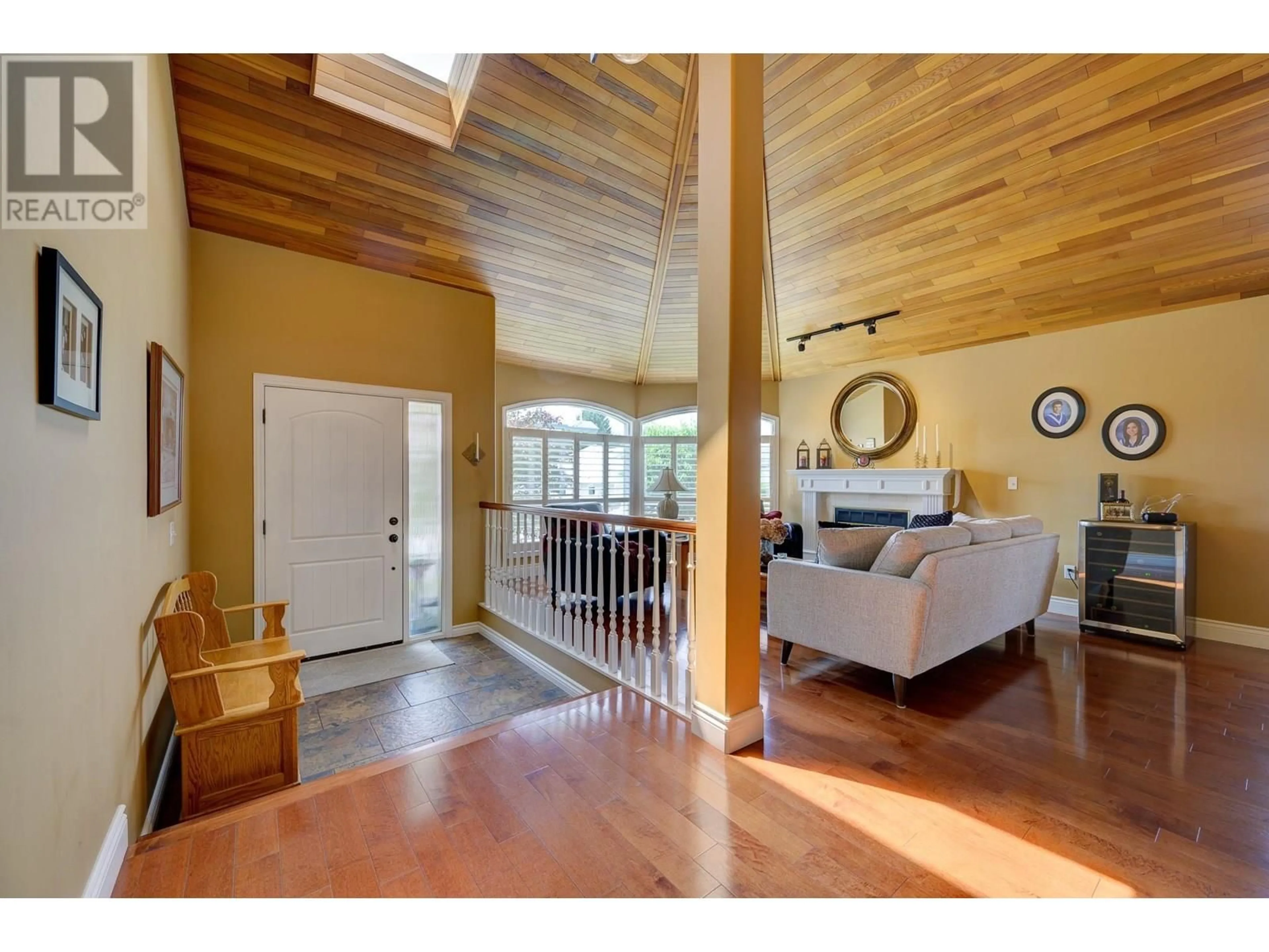 Indoor entryway for 1530 HARTFORD AVENUE, Kamloops British Columbia V2B8J1