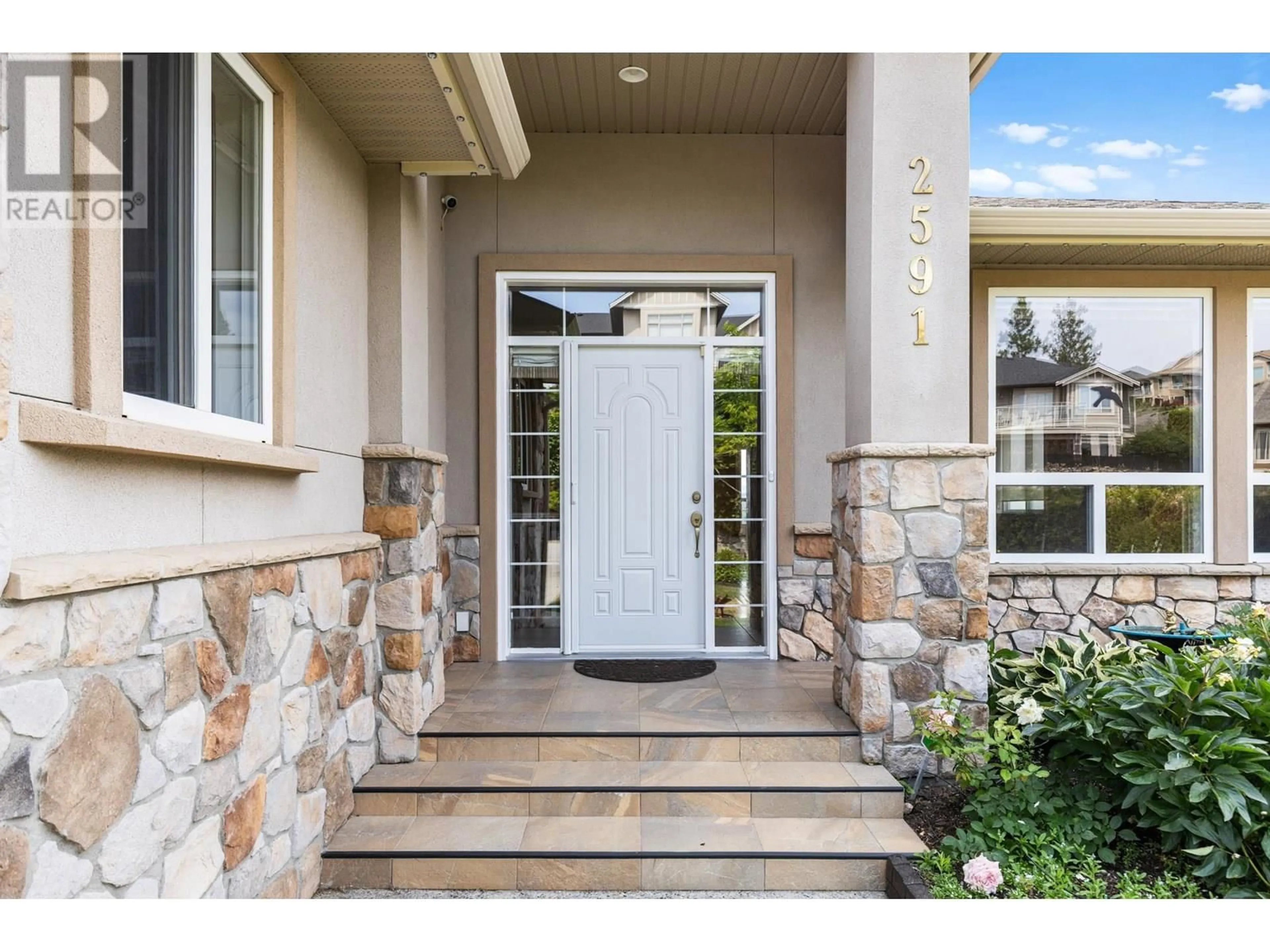 Indoor entryway for 2591 LAKE BREEZE COURT, Lake Country British Columbia V4V2M8