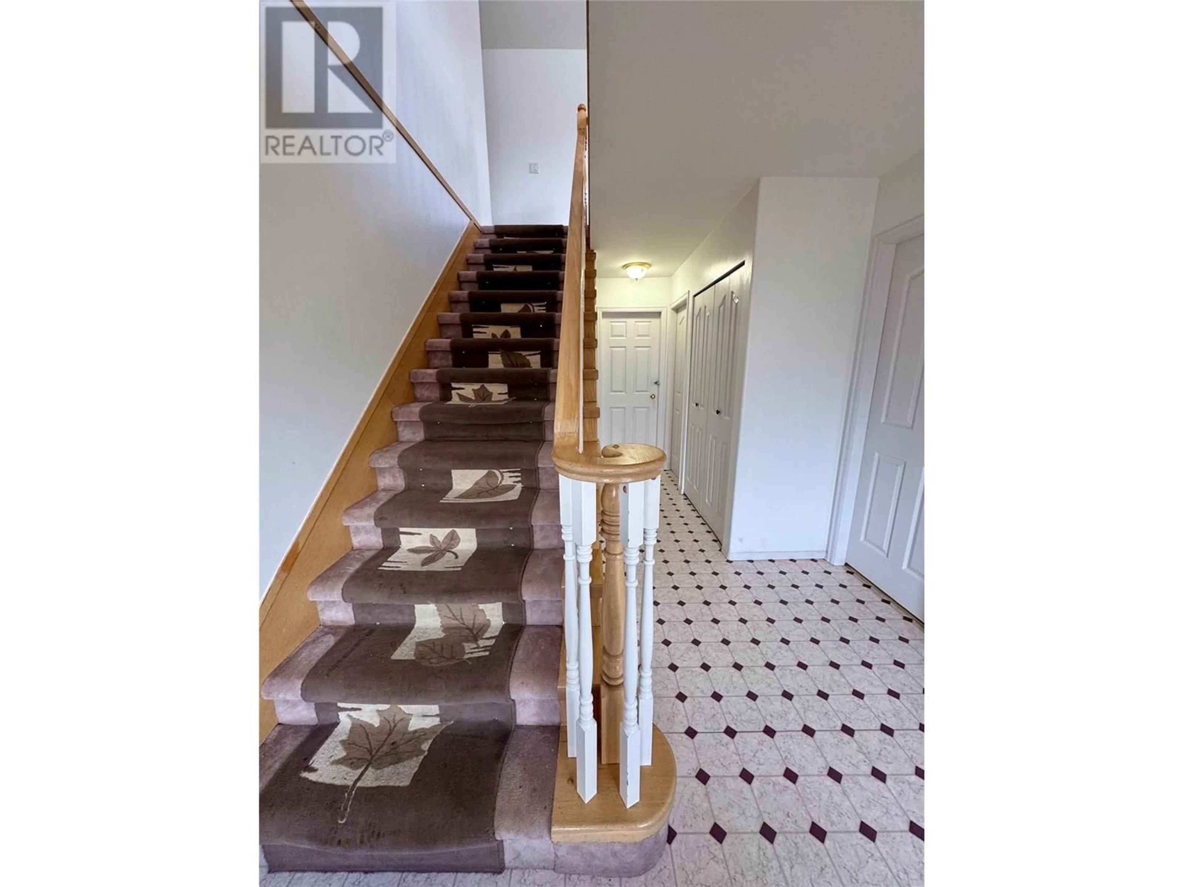 Stairs for 2940 MCLEAN PLACE, Merritt British Columbia V1K1G4