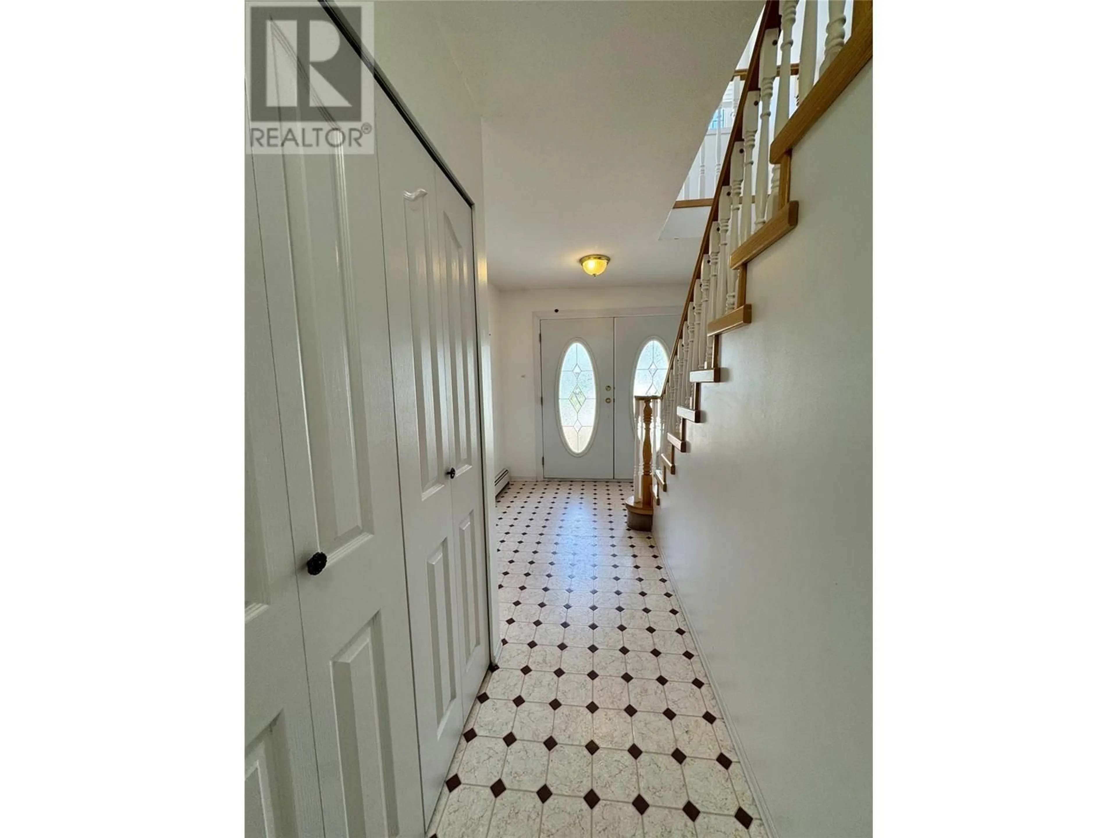 Indoor foyer for 2940 MCLEAN PLACE, Merritt British Columbia V1K1G4
