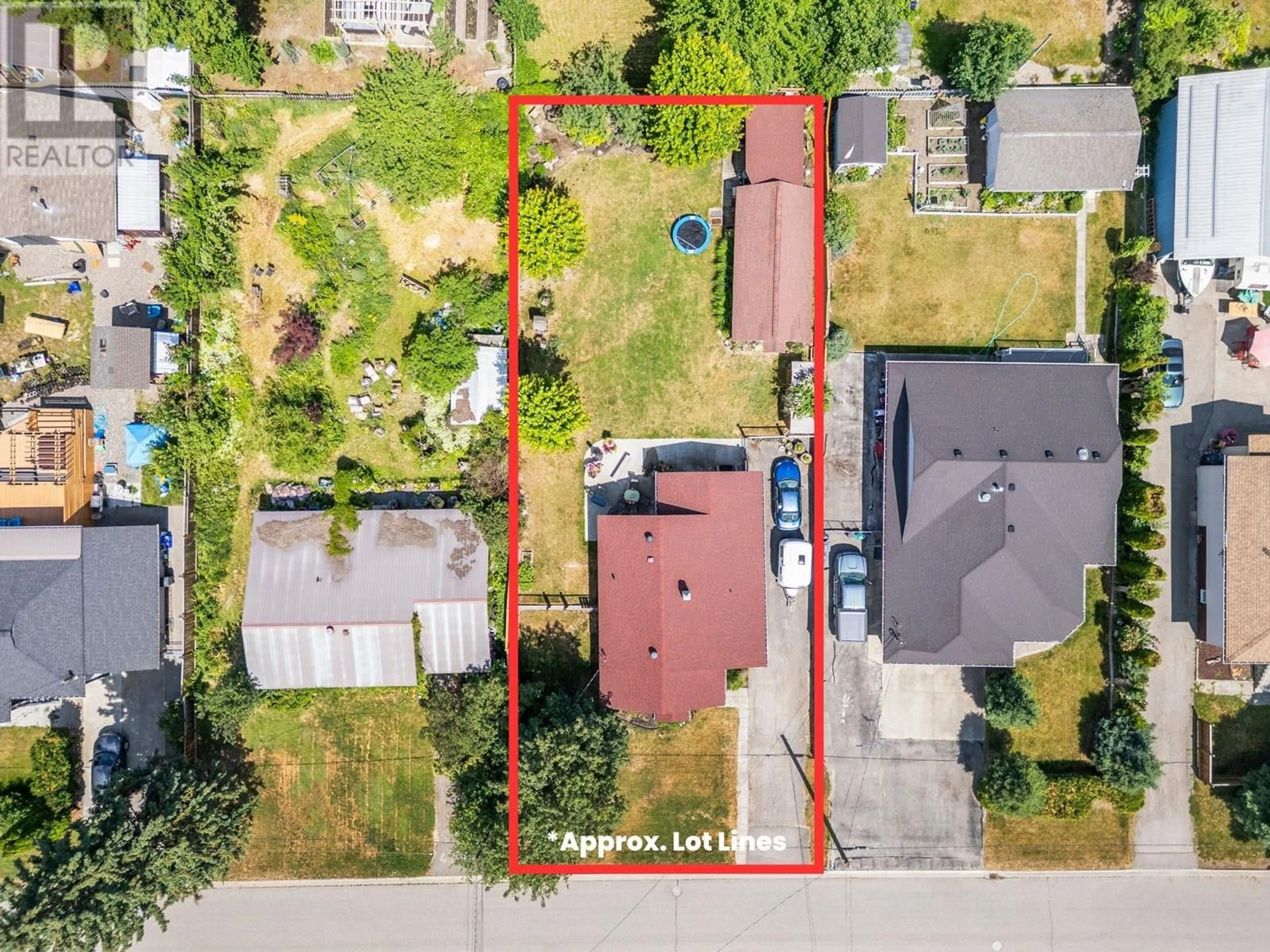 A pic from outside/outdoor area/front of a property/back of a property/a pic from drone, street for 2270 WILSON AVENUE, Armstrong British Columbia V4Y0B1